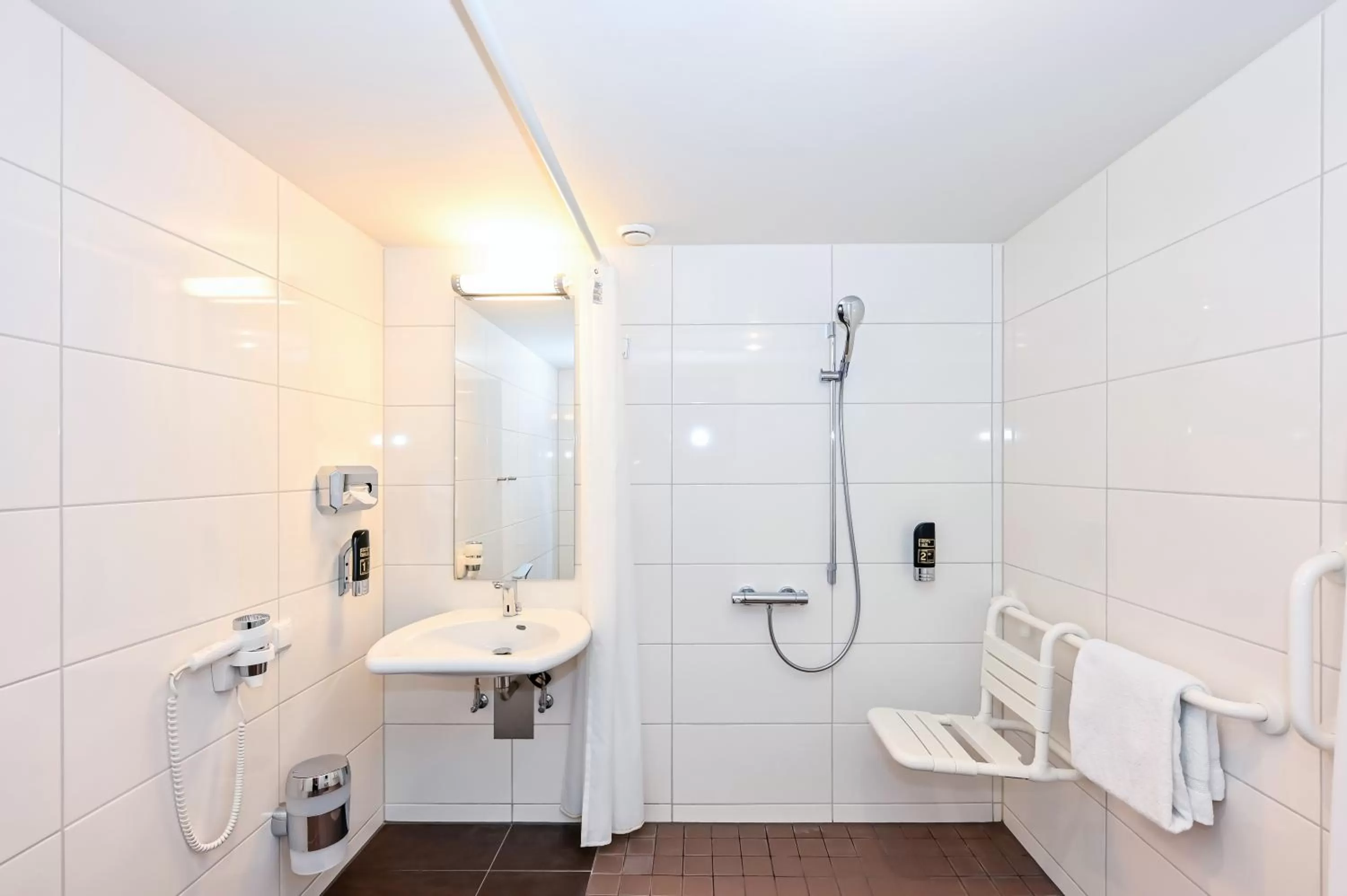 Shower in Staycity Aparthotels Heidelberg