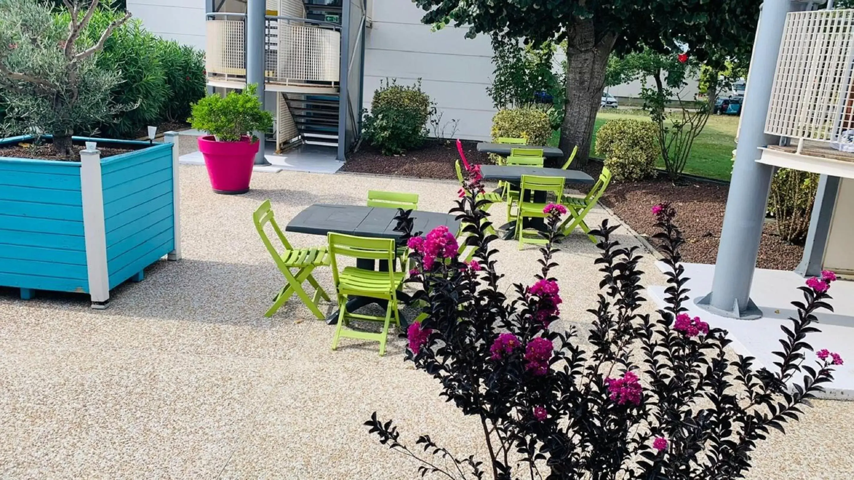 Patio in The Originals Access, Hôtel Innostar