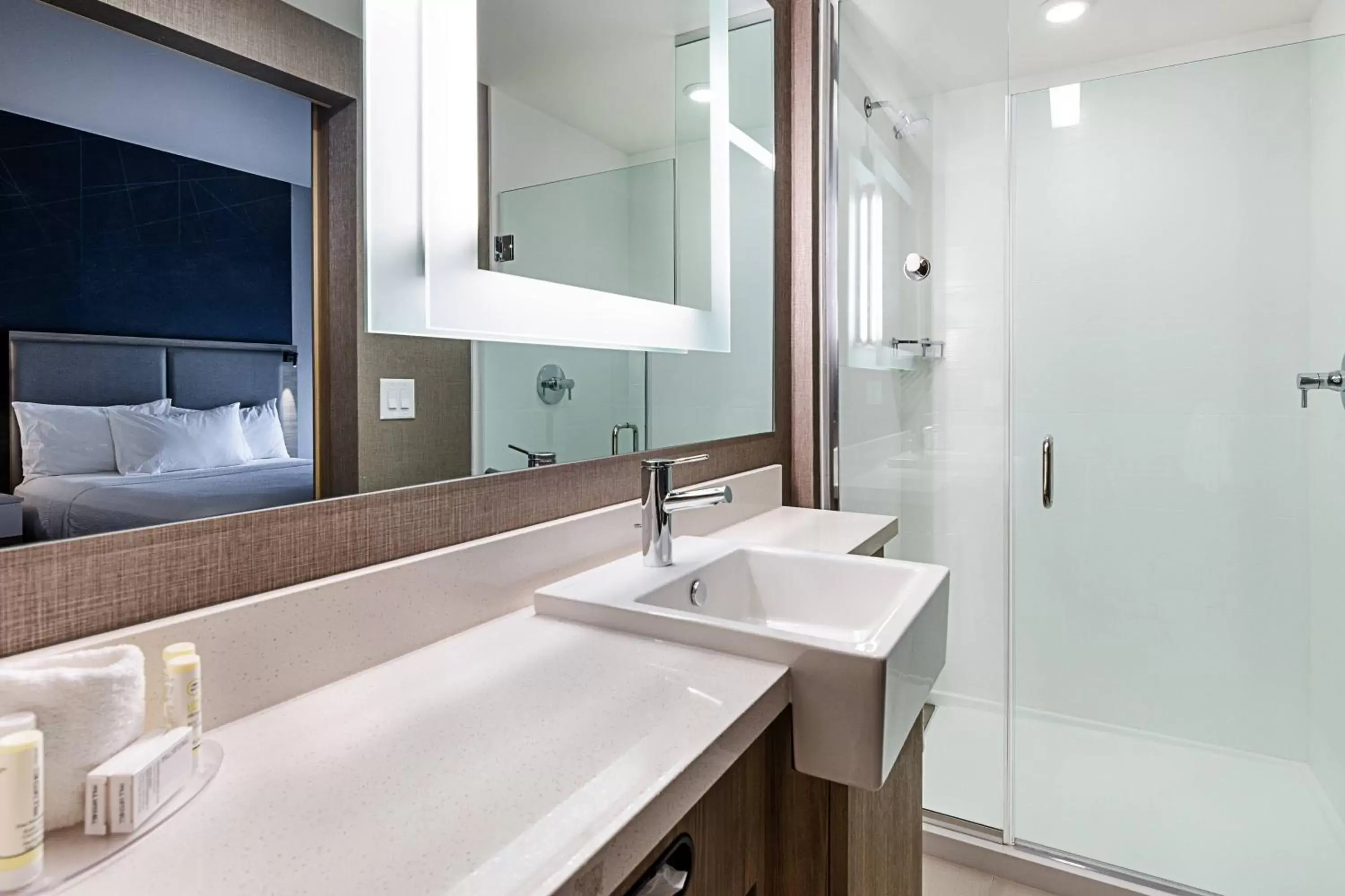 Bathroom in SpringHill Suites By Marriott Charleston Airport & Convention Center