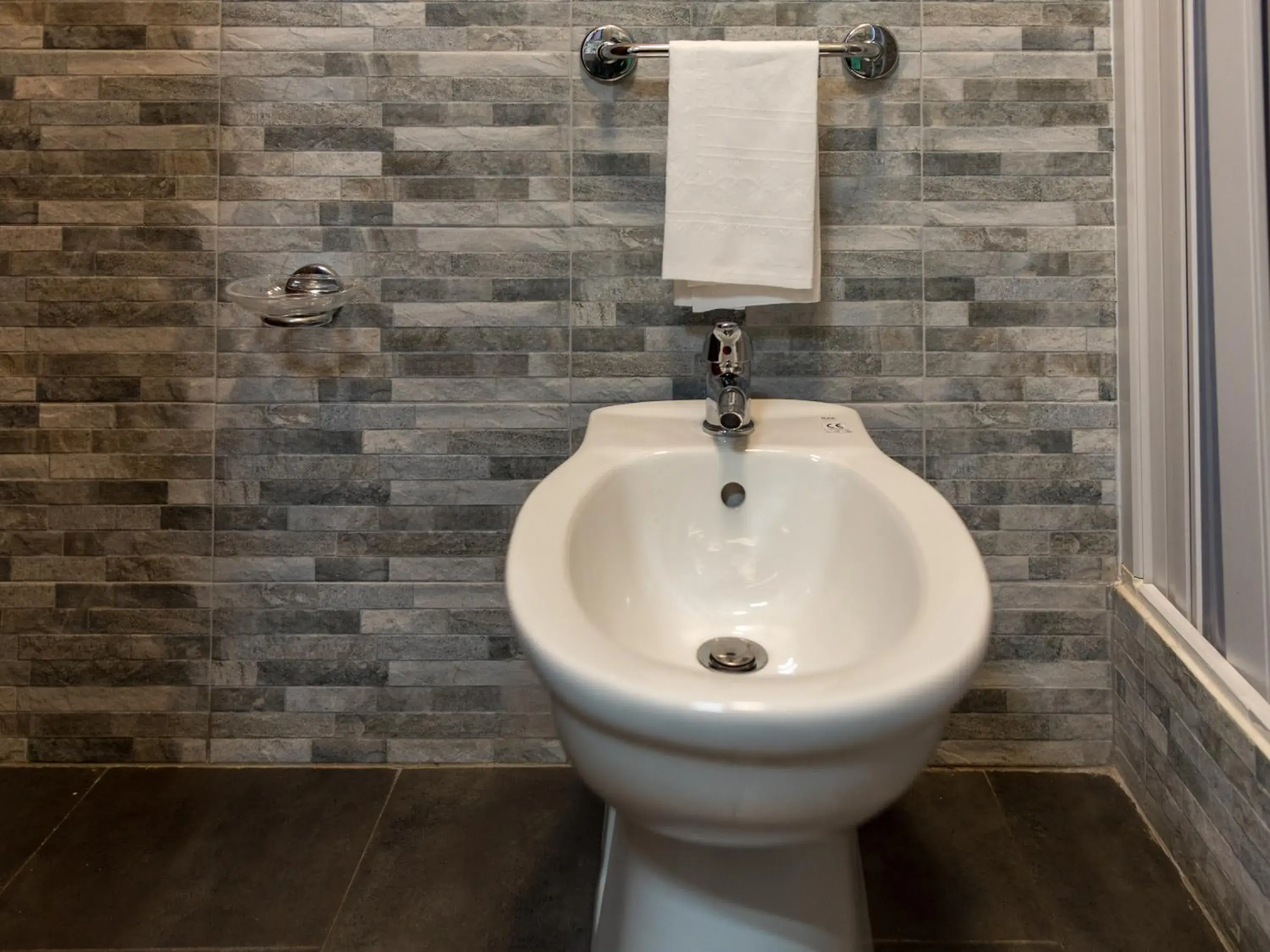 Bathroom in Hotel Scigliano