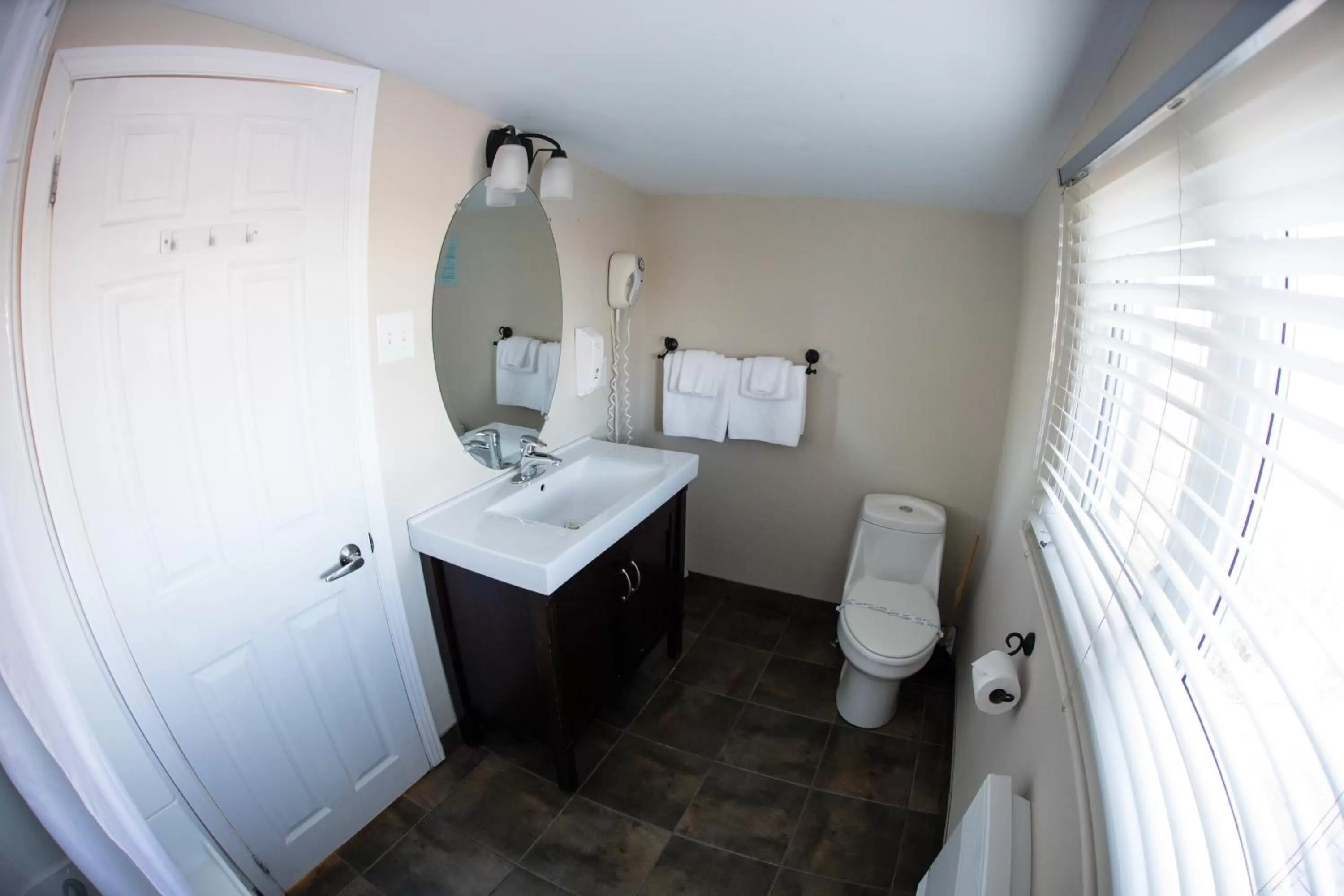 Bathroom in Le Montagnard, Auberge Hôtel & Chalets