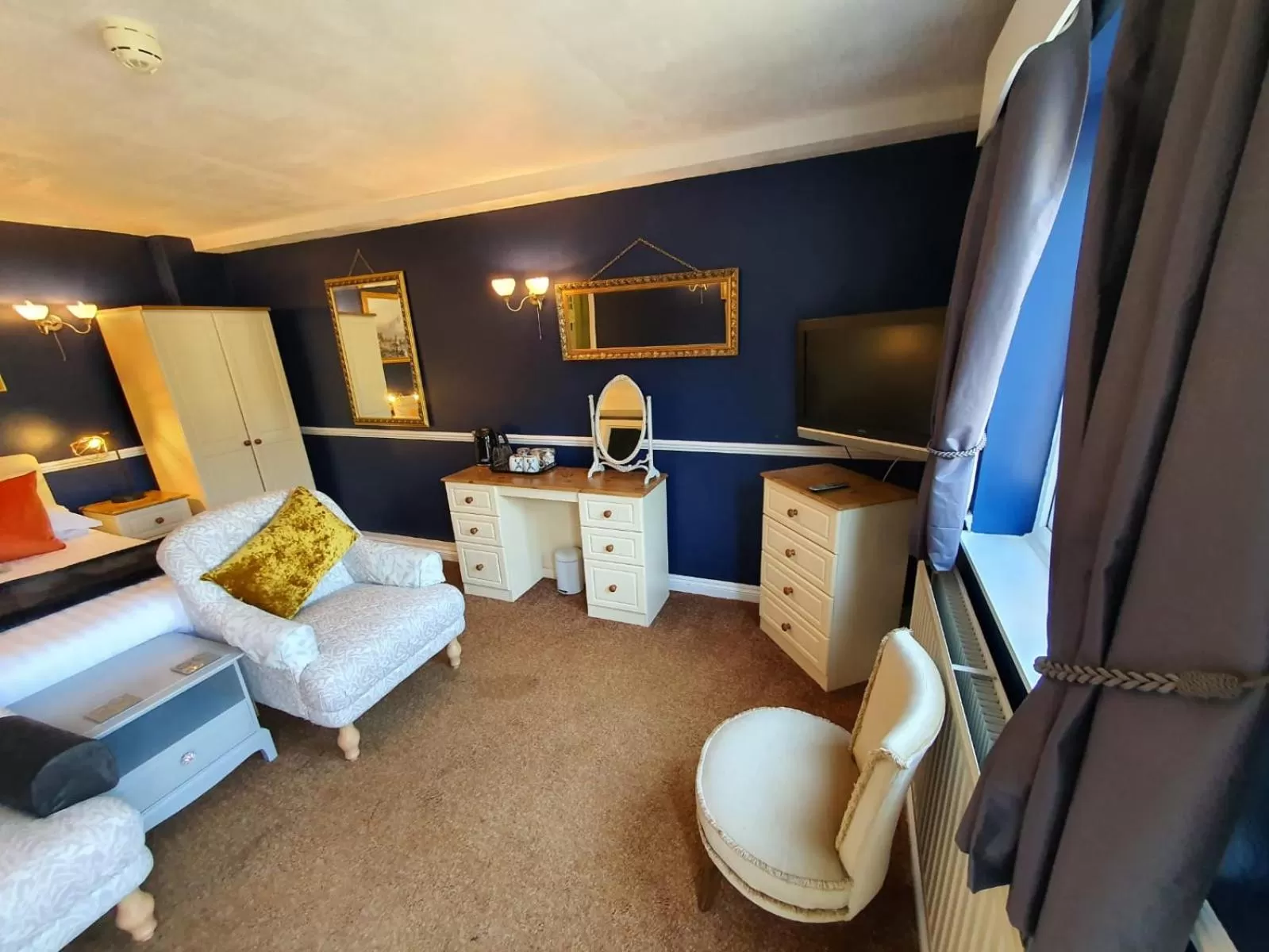 Bedroom, Seating Area in The Snooty Fox