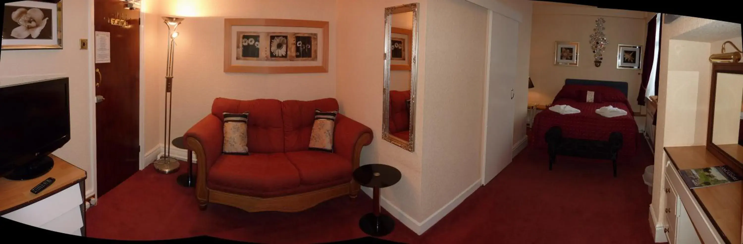 Bedroom, Seating Area in The Regal Hotel