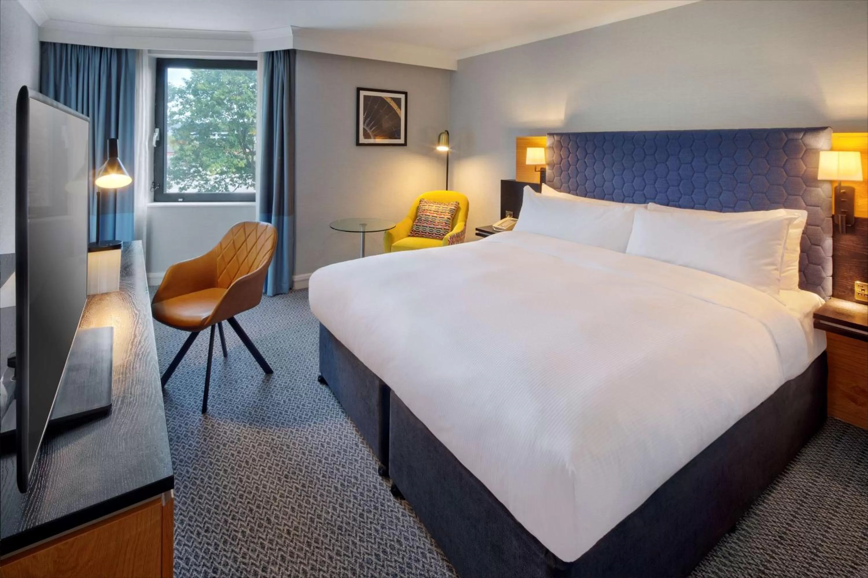 Bedroom, Bed in DoubleTree by Hilton Manchester Airport