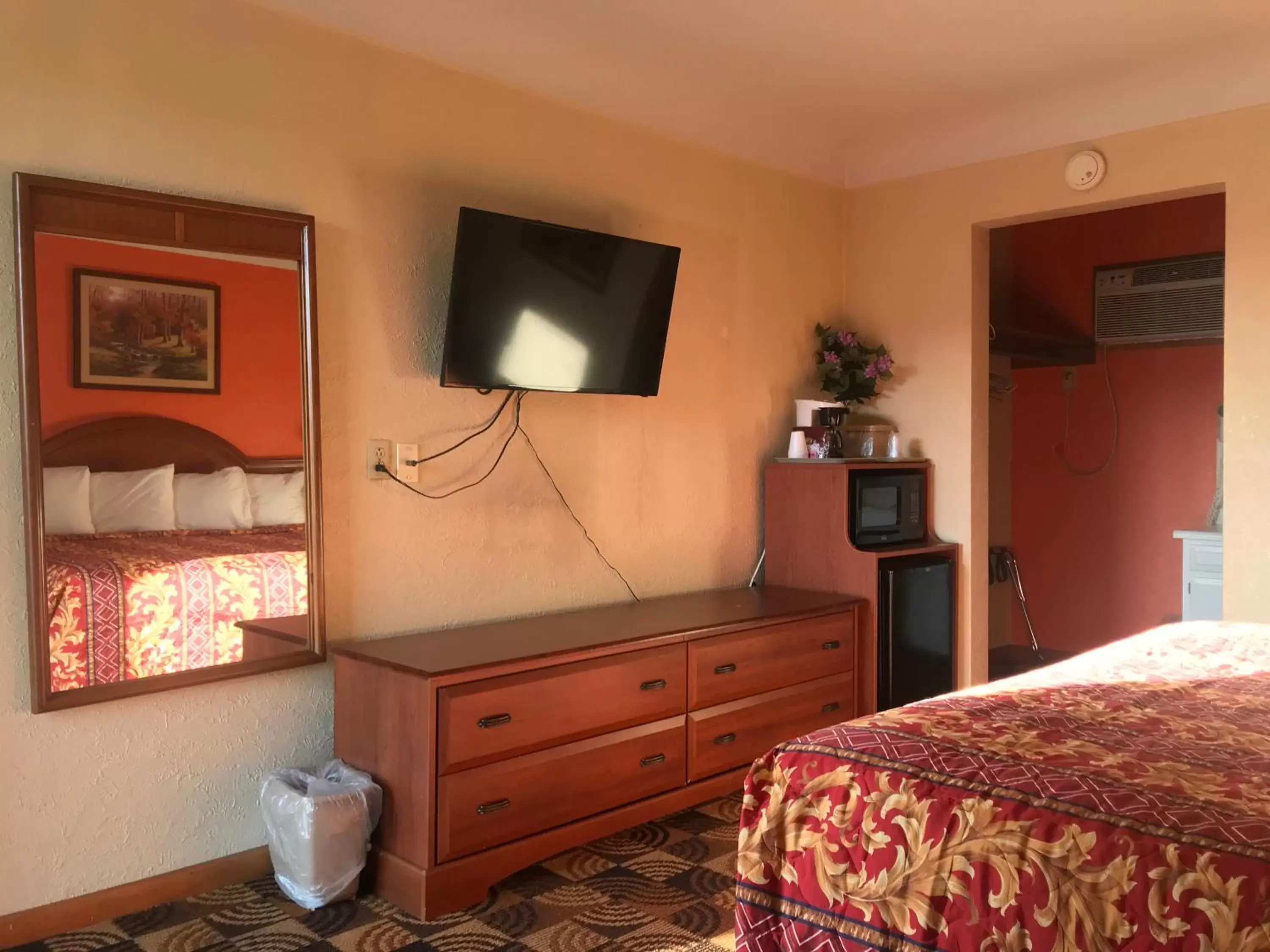 TV and multimedia, Bed in Best Nights Inn - Sparta