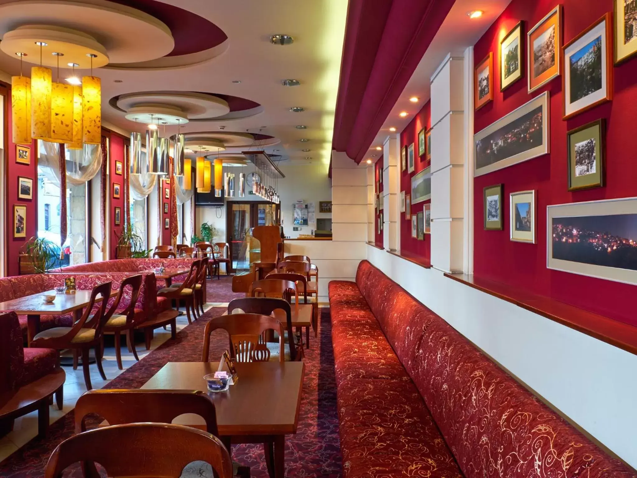 Lounge or bar, Restaurant/Places to Eat in Yantra Grand Hotel