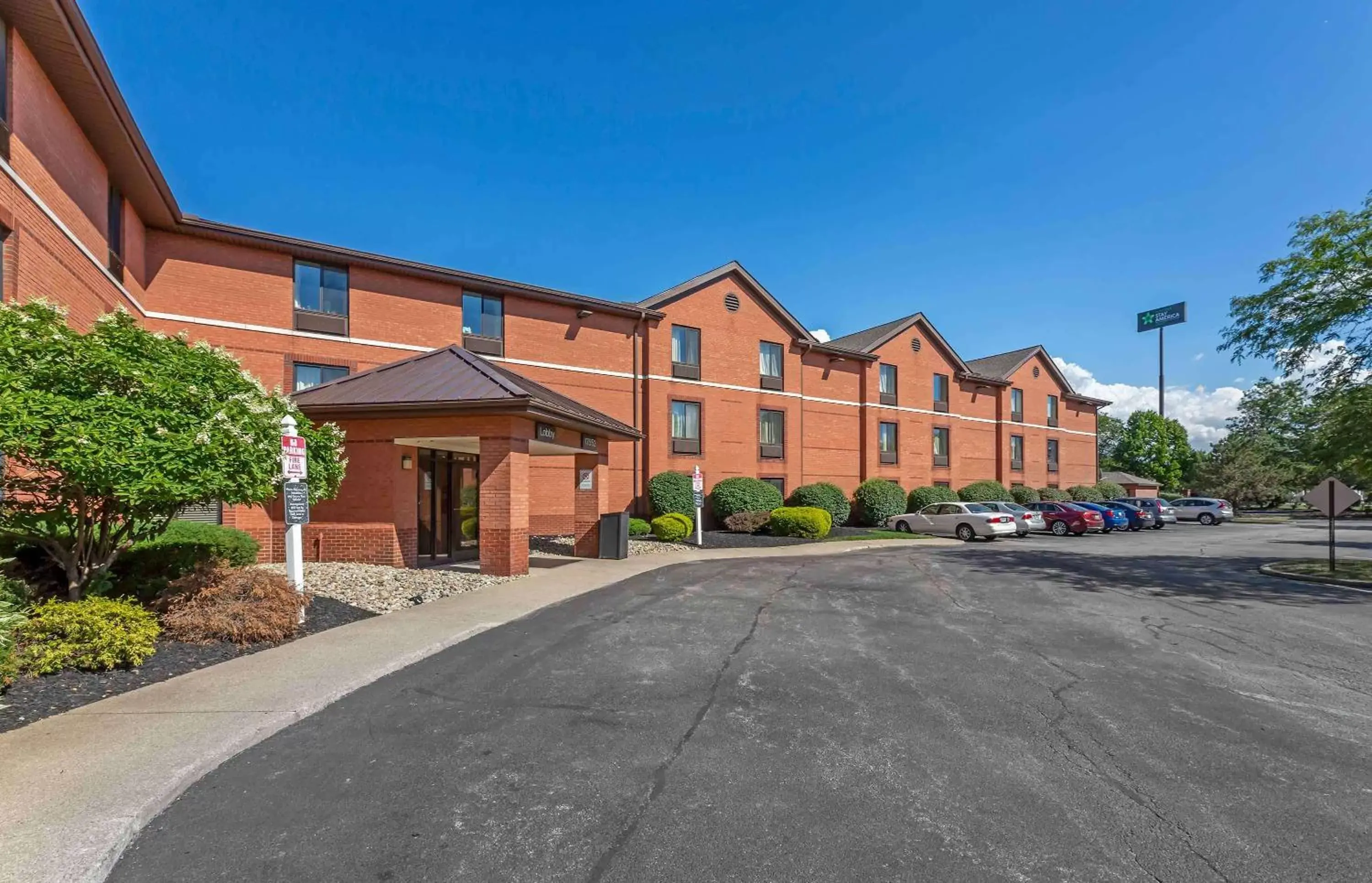 Property Building in Extended Stay America Suites - Cleveland - Middleburg Heights
