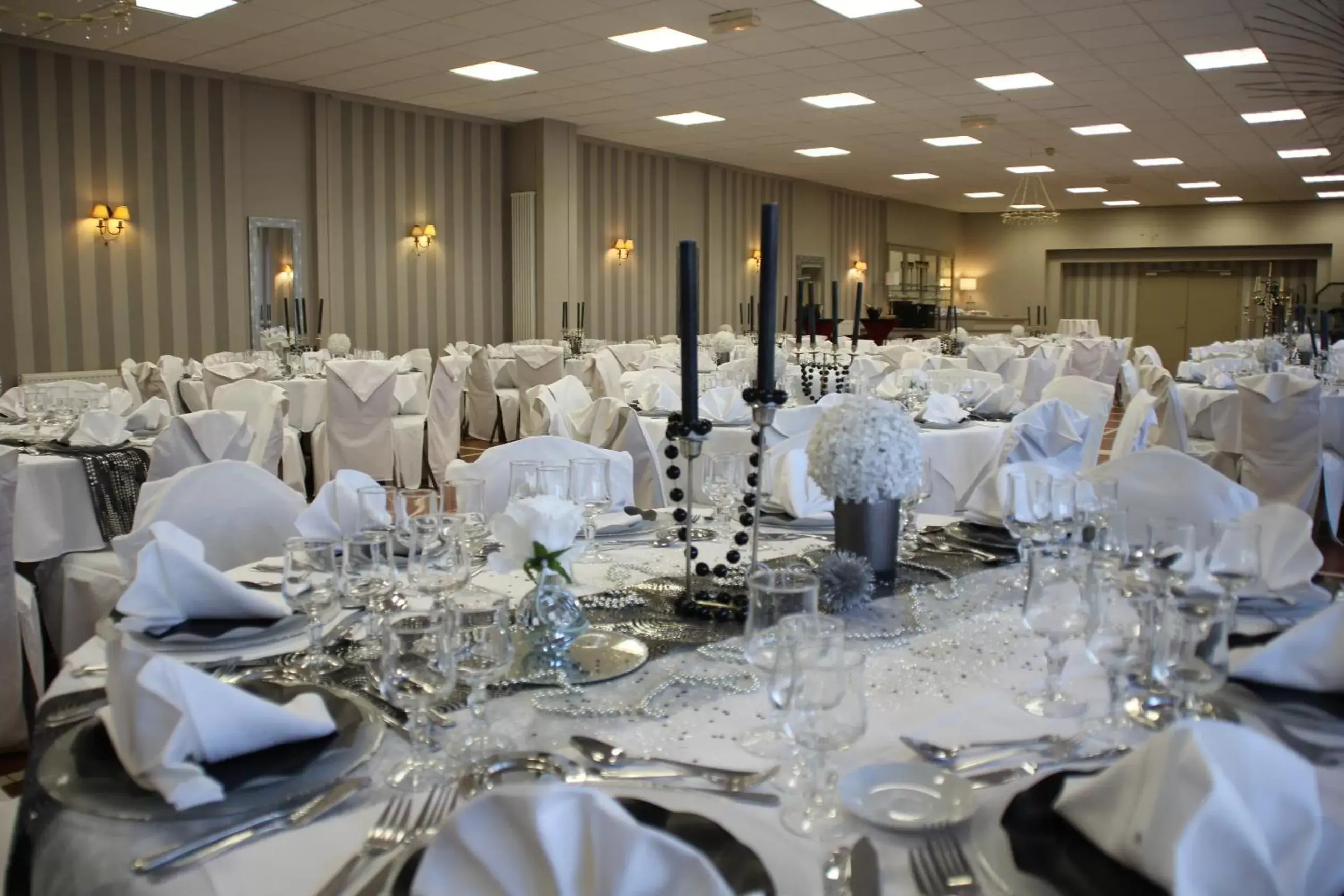 Banquet/Function facilities, Restaurant/Places to Eat in Hotel Regina & Spa