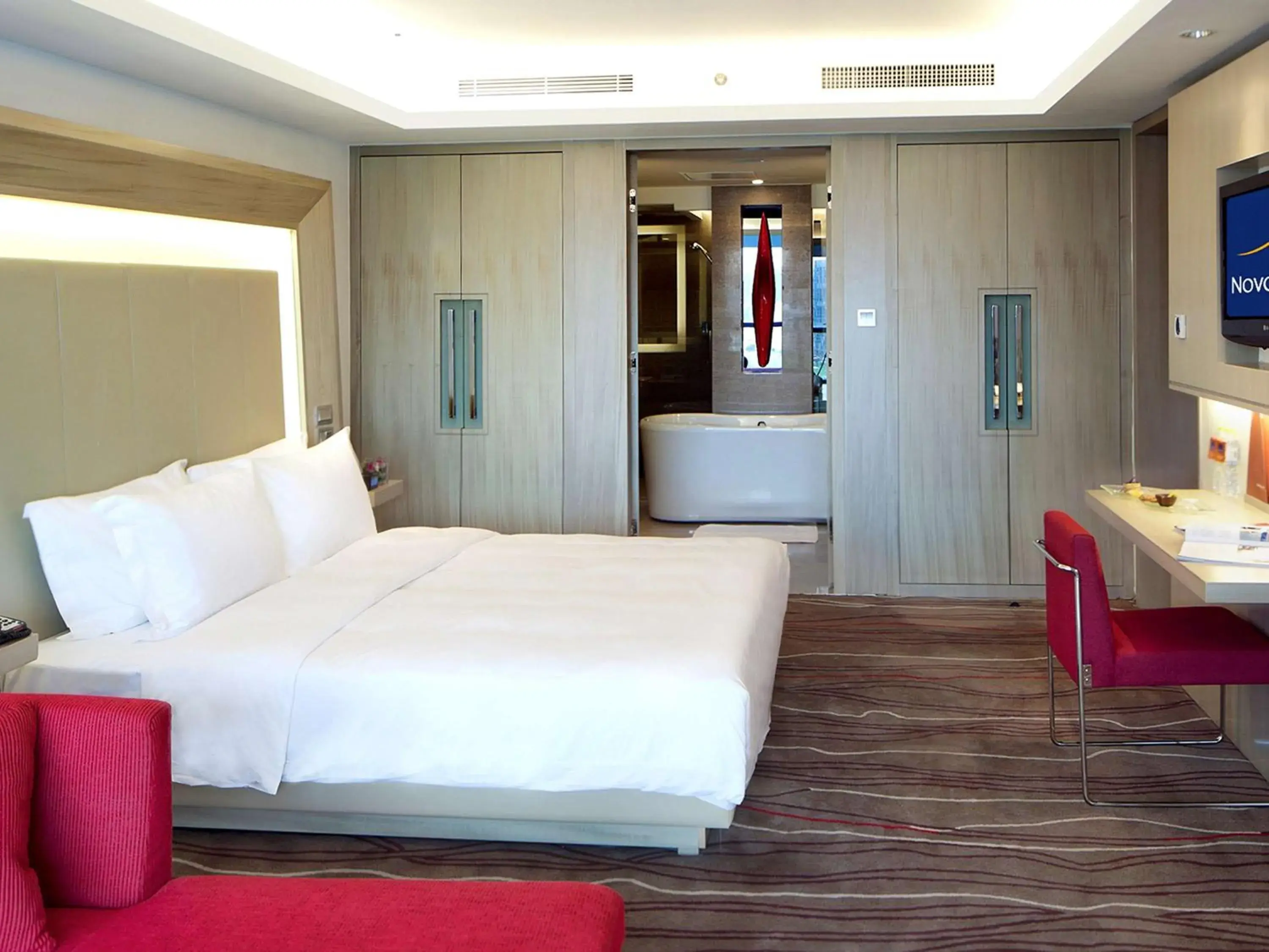 Photo of the whole room, Bed in Novotel Nanjing East Suning Galaxy