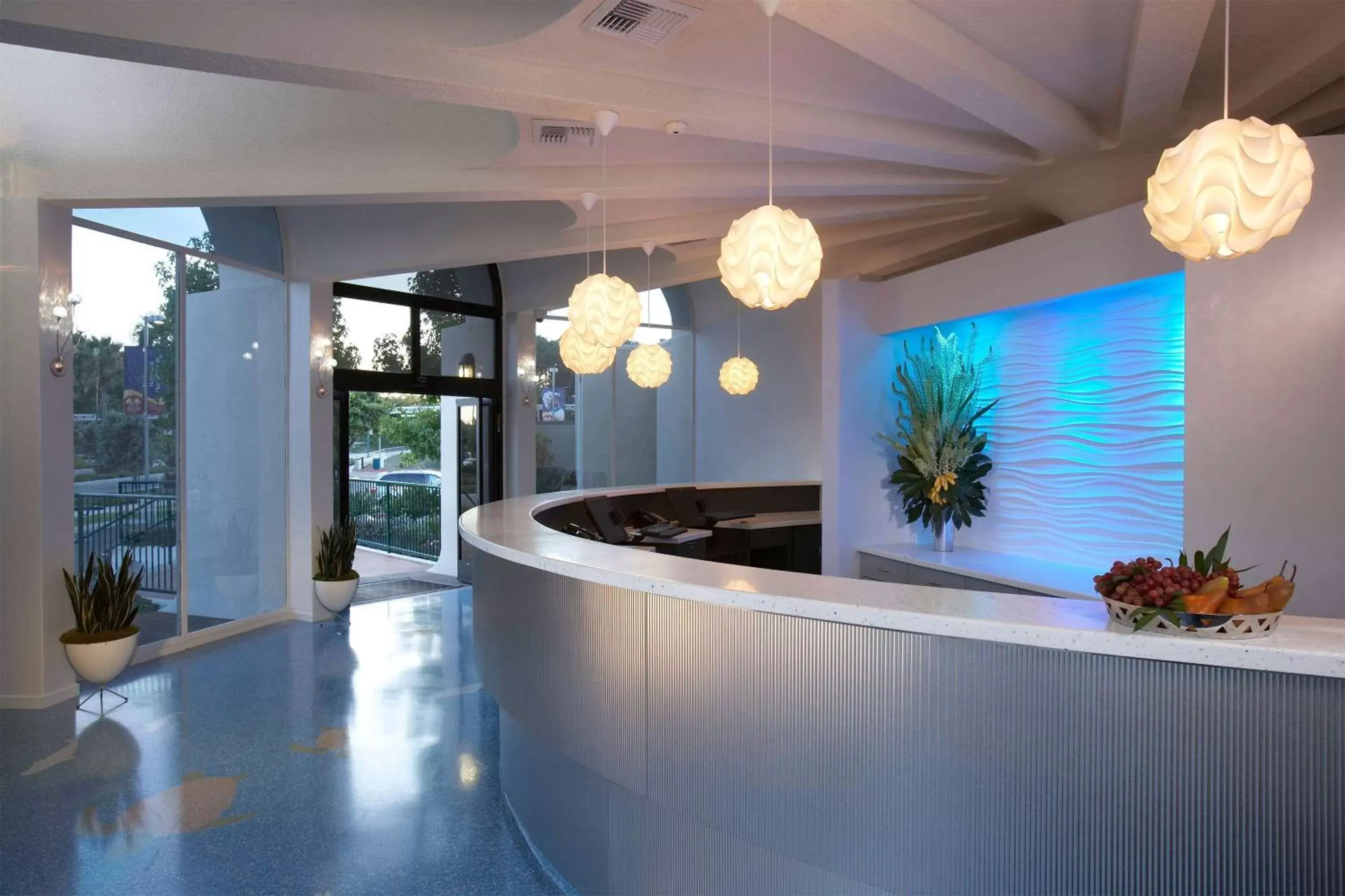 Lobby or reception, Swimming Pool in Howard Johnson by Wyndham Anaheim Hotel & Water Playground