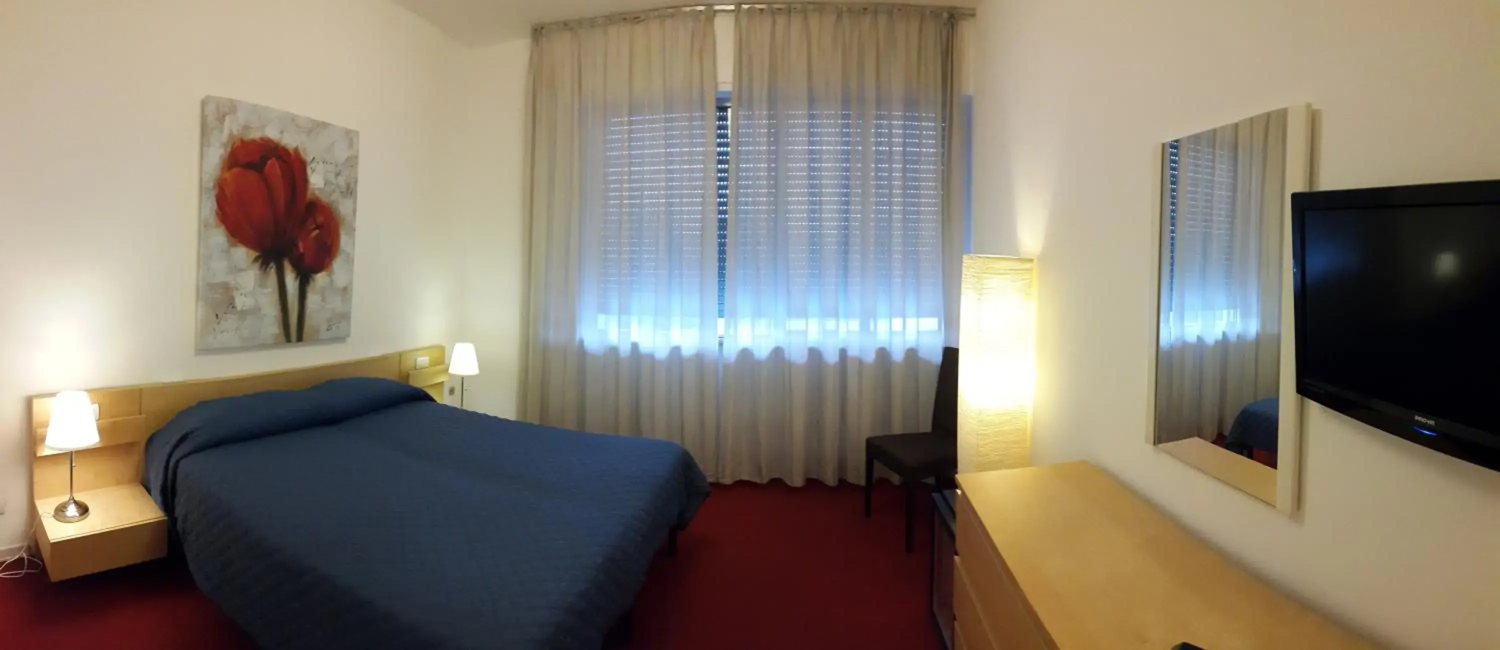 Photo of the whole room, Bed in Cavalieri del Tau