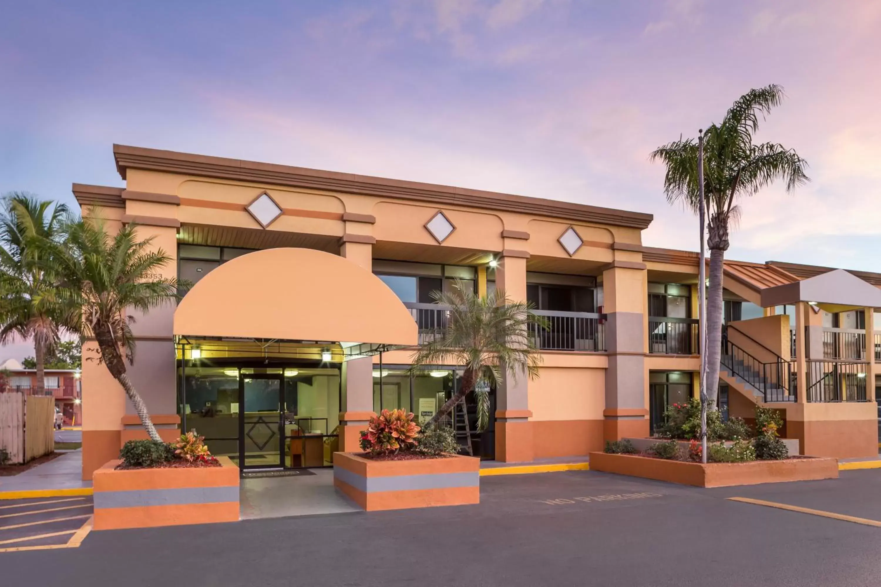 Facade/entrance, Property Building in Travelodge by Wyndham Fort Myers North