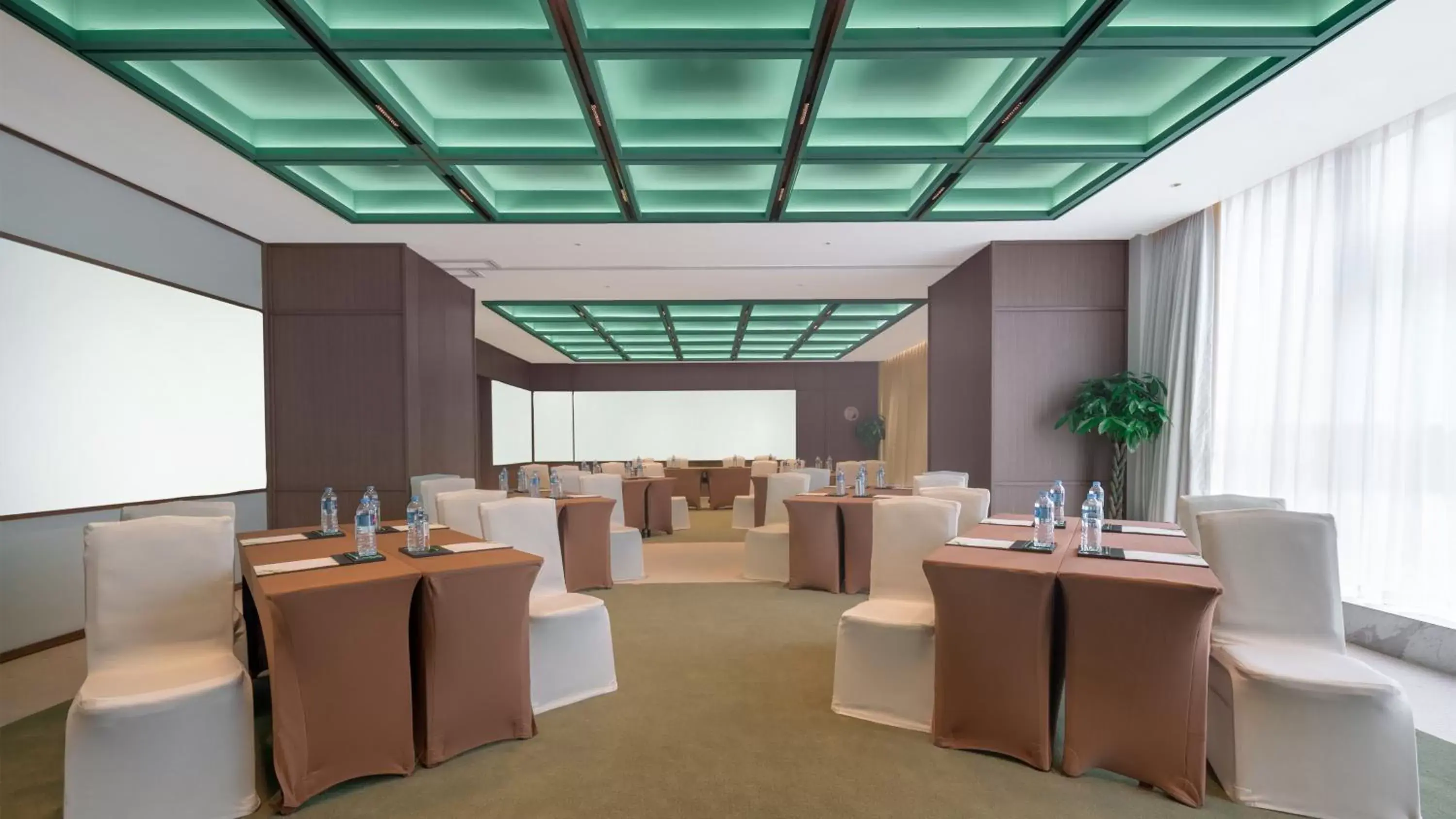 Meeting/conference room, Banquet Facilities in Holiday Inn Beijing Focus Square, an IHG Hotel