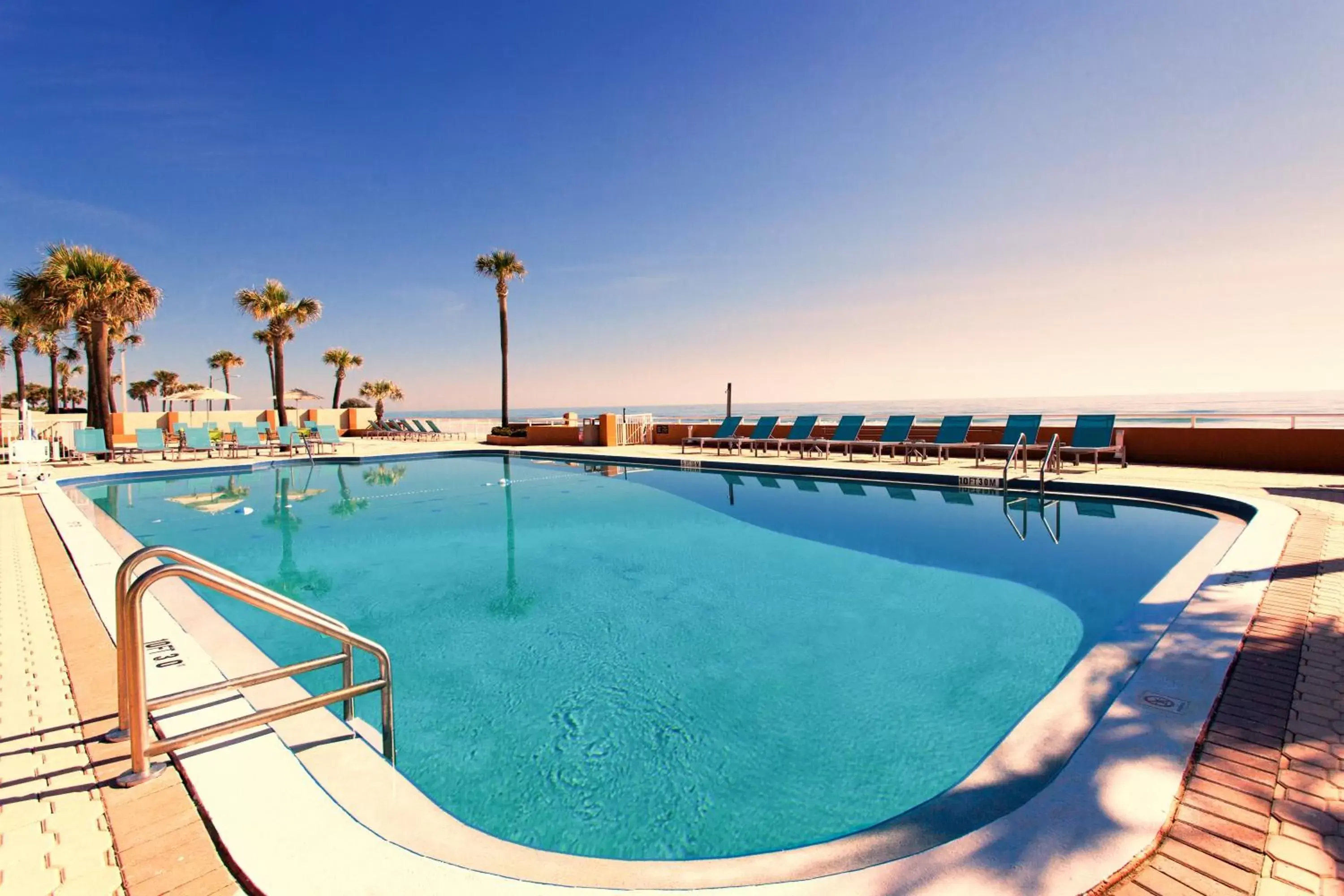 Swimming Pool in Holiday Inn Hotel & Suites Daytona Beach On The Ocean, an IHG Hotel