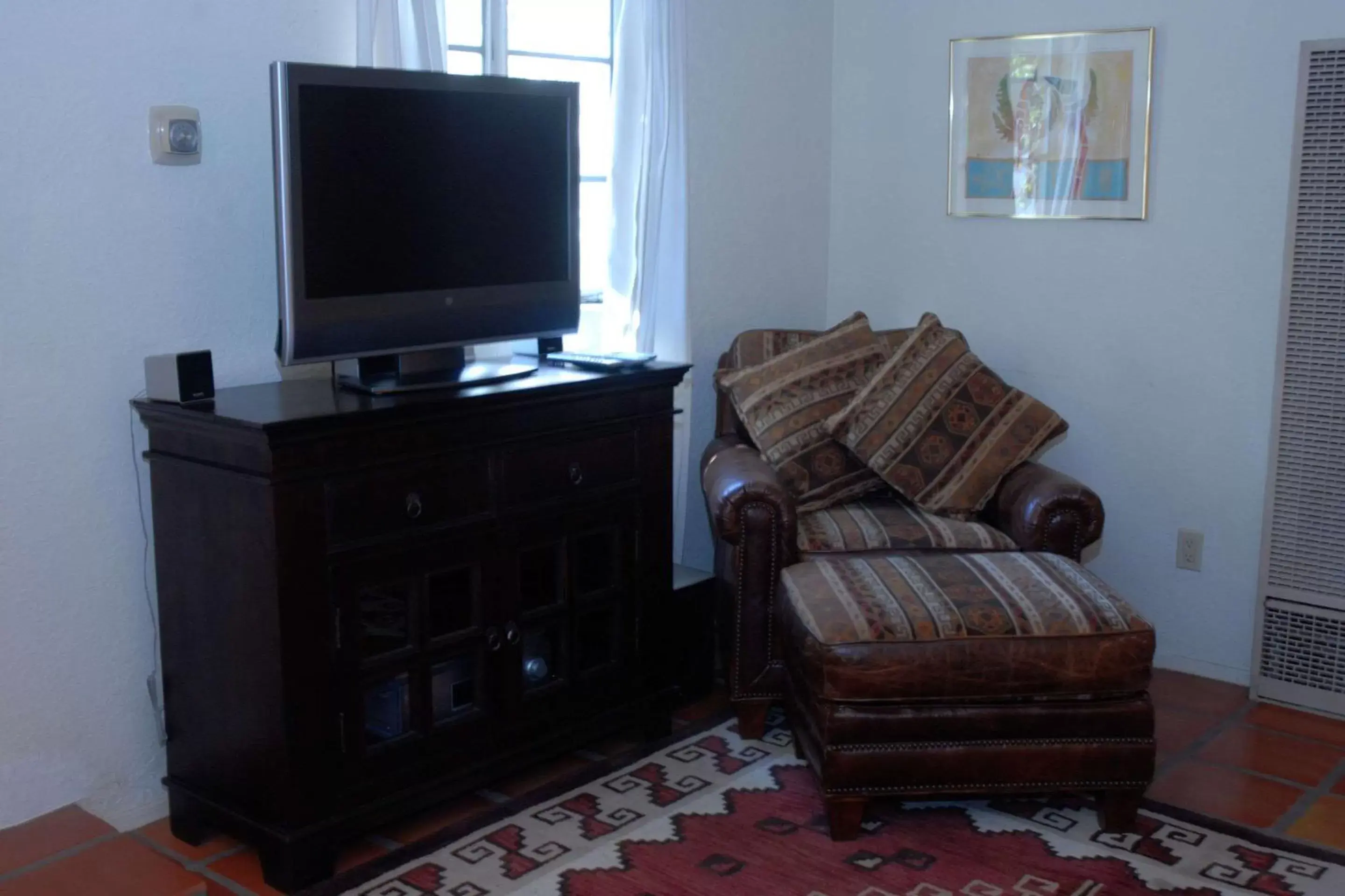 Bedroom, TV/Entertainment Center in Casas de Suenos Old Town Historic Inn, Ascend Hotel Collection