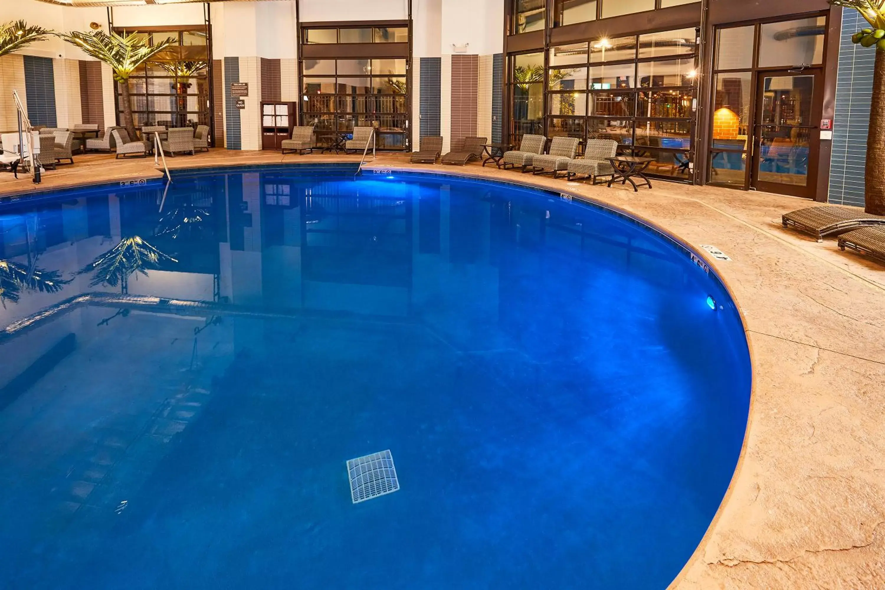 Swimming Pool in LivINN Hotel Cincinnati North/ Sharonville