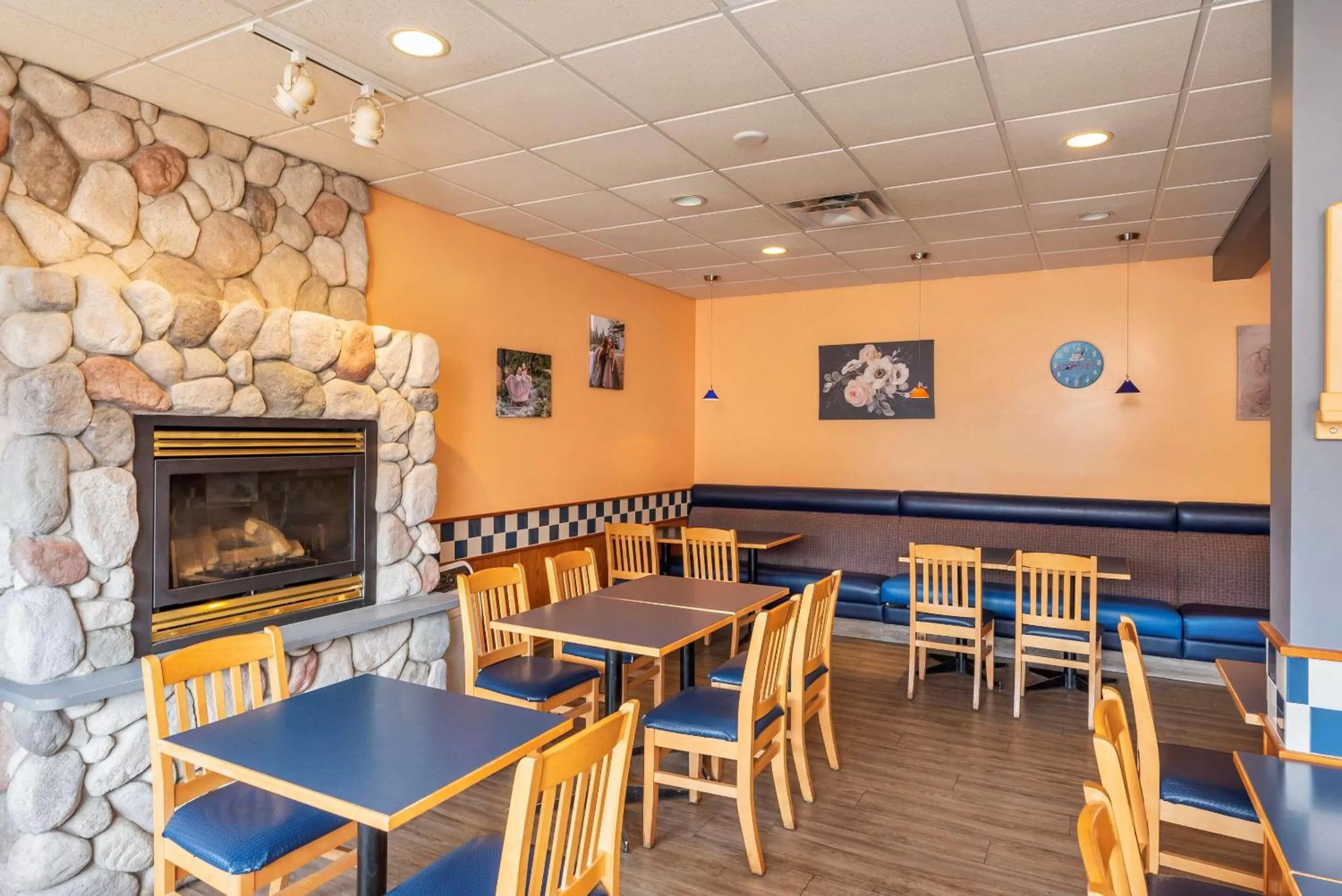 Restaurant/places to eat in Econo Lodge