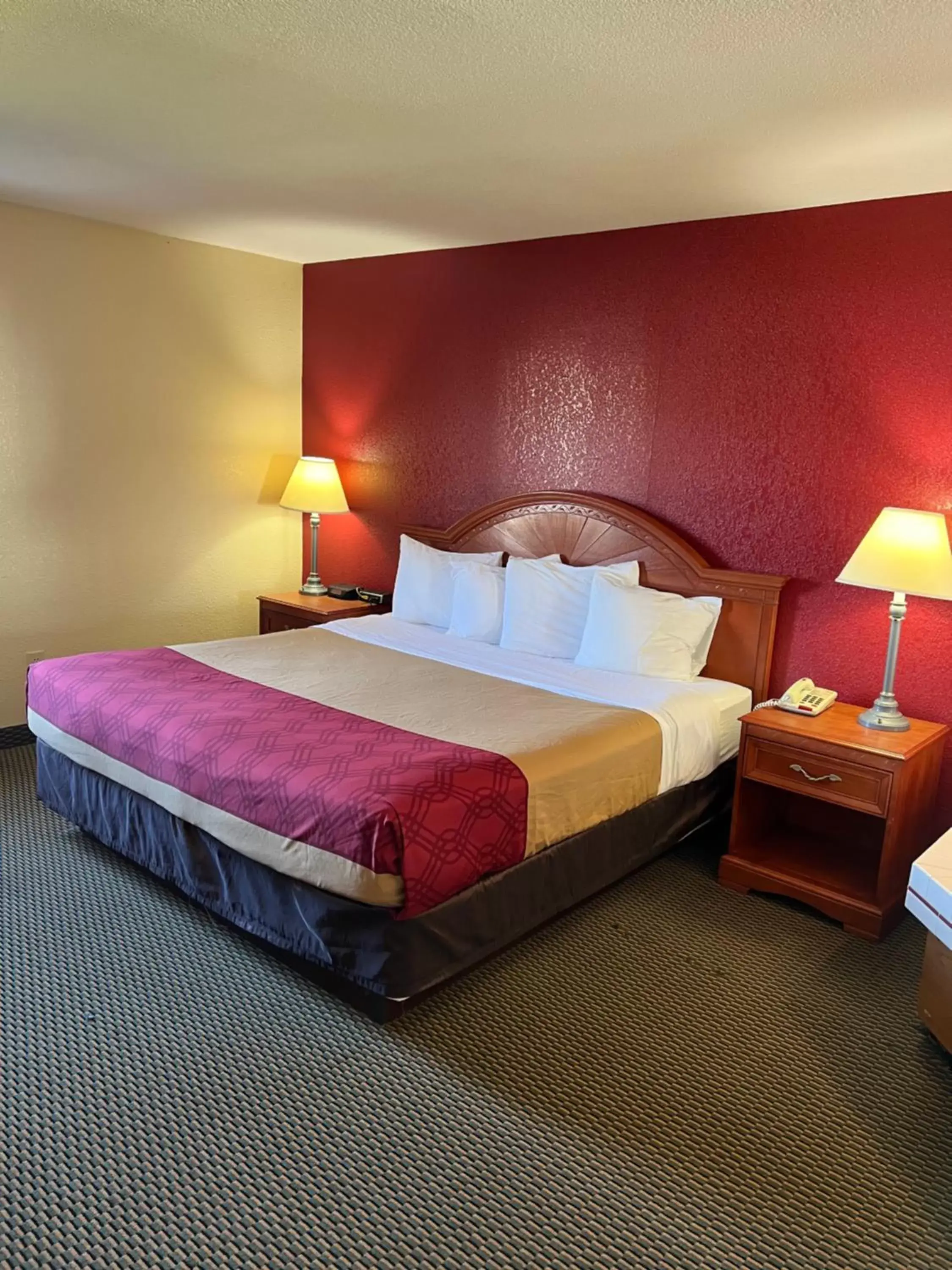 Bedroom, Bed in Express Inn & suites