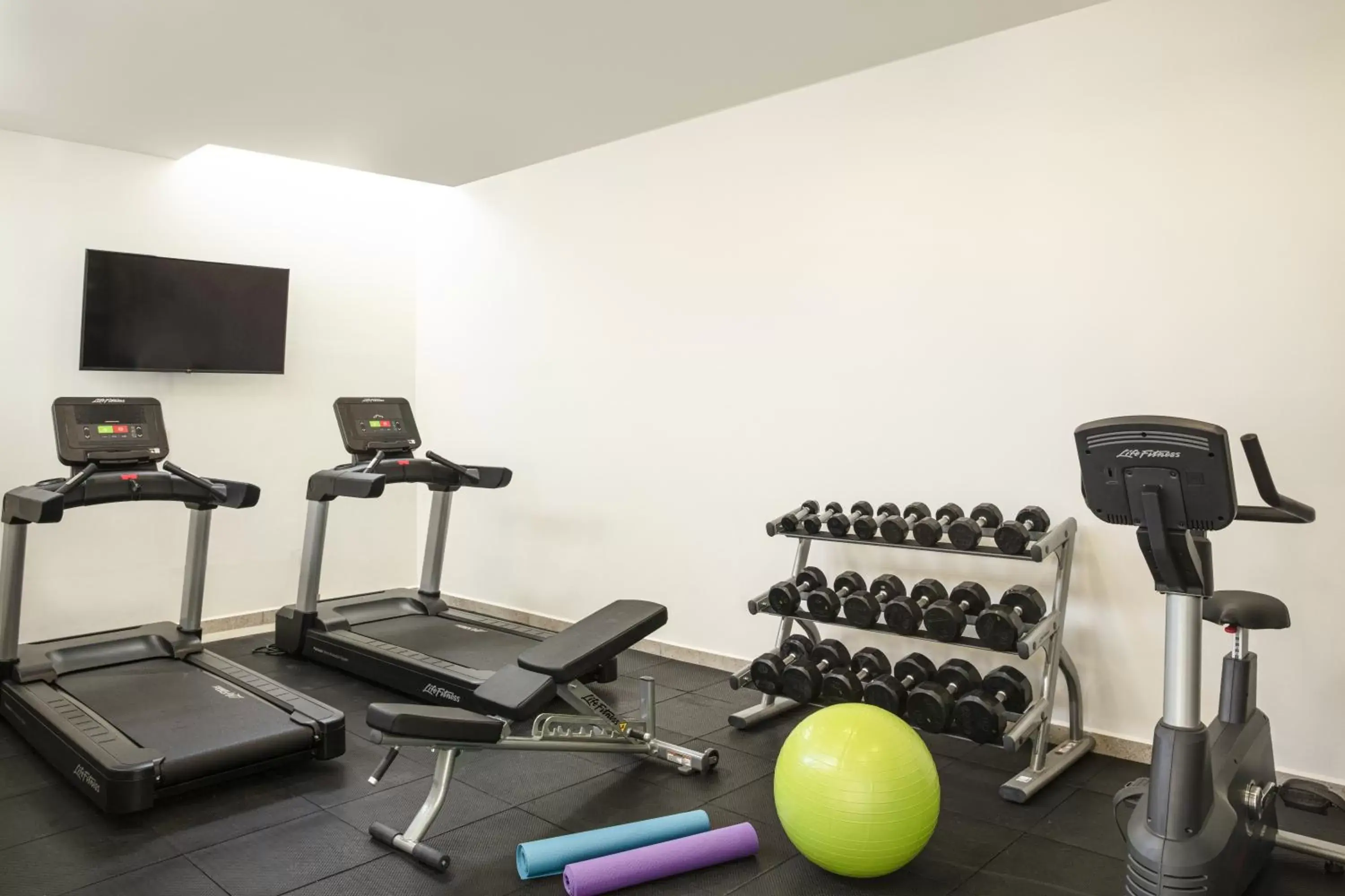 Fitness centre/facilities, Fitness Center/Facilities in Fiesta Inn Guadalajara Periferico Poniente