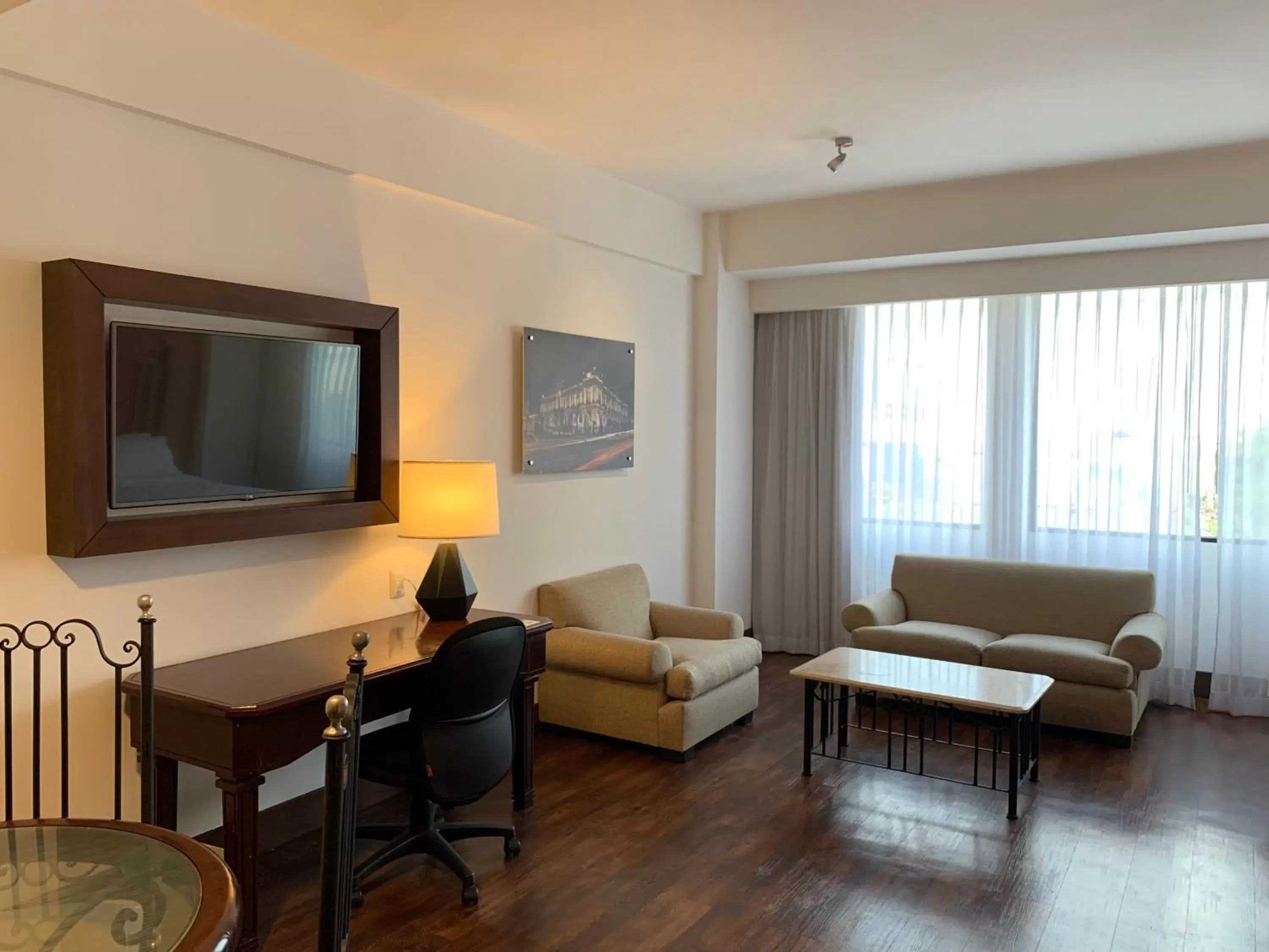 Photo of the whole room, TV/Entertainment Center in Holiday Inn Hotel & Suites Centro Historico, an IHG Hotel