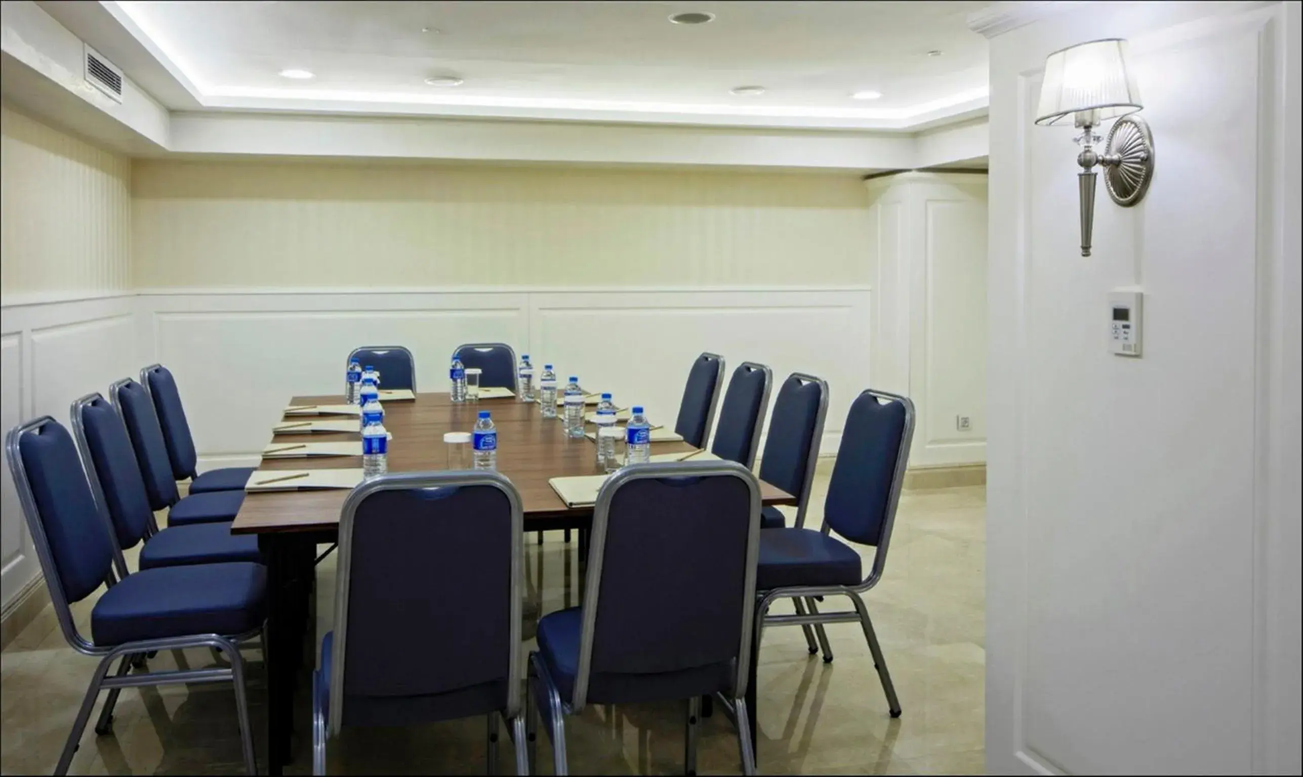 Business facilities in Dosso Dossi Hotels Old City
