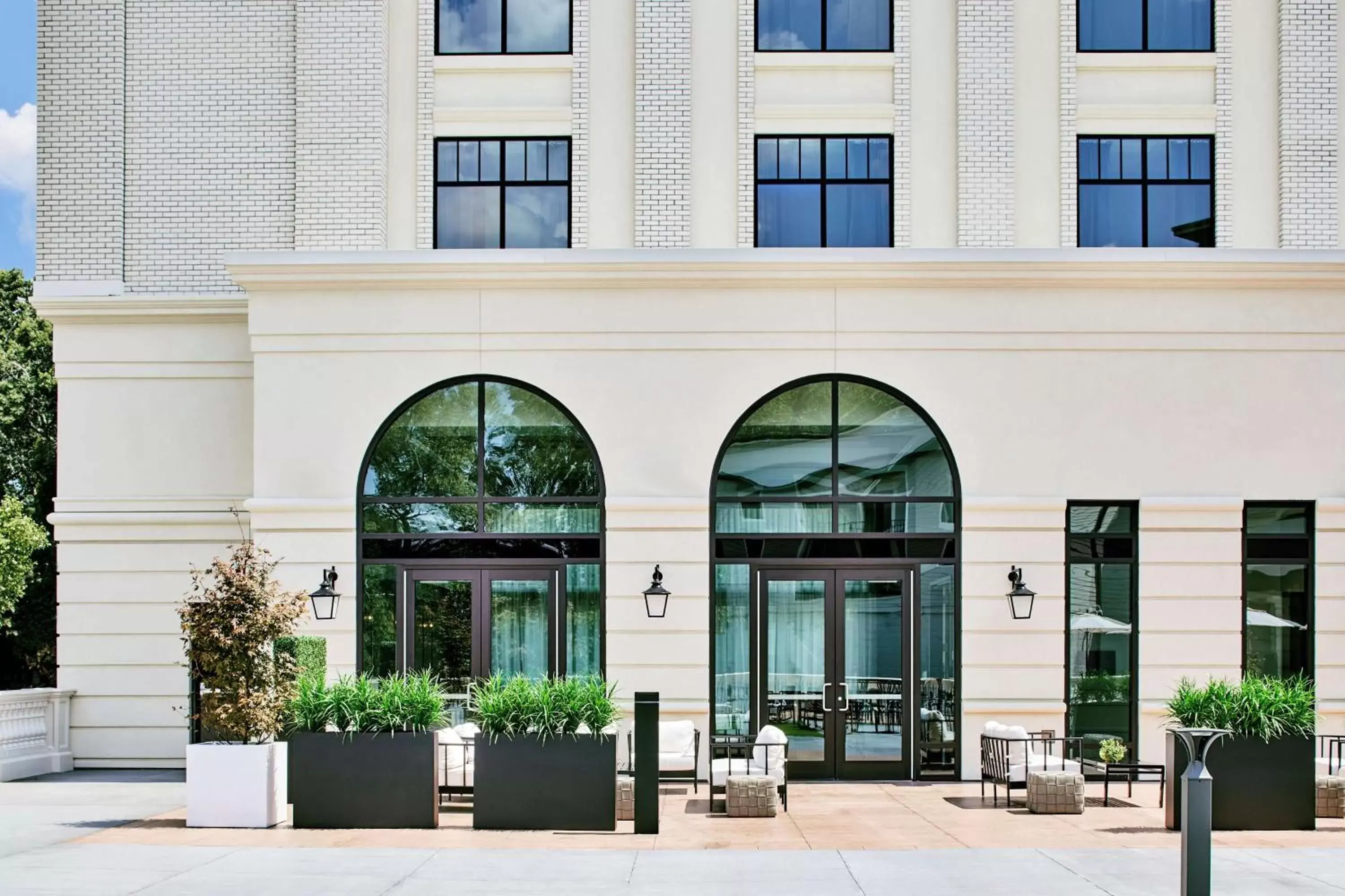 Restaurant/places to eat, Property Building in The Hamilton Alpharetta, Curio Collection By Hilton