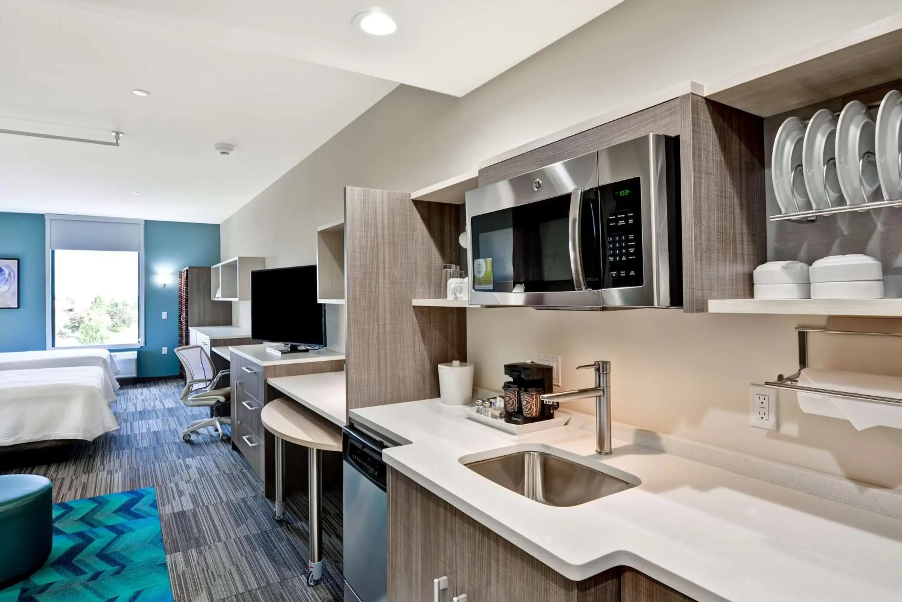 Kitchen or kitchenette, Kitchen/Kitchenette in Home2 Suites by Hilton OKC Midwest City Tinker AFB