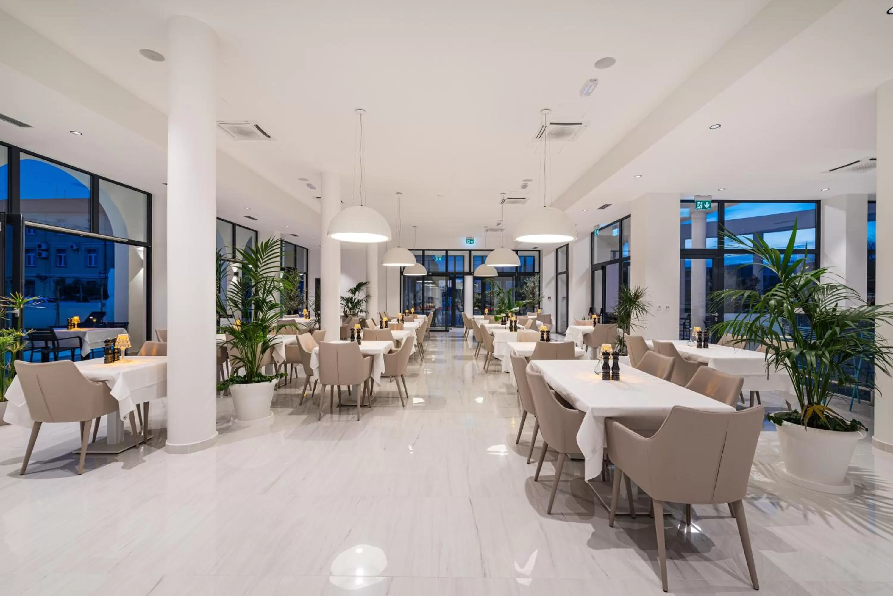 Restaurant/places to eat in Miramare Hotel