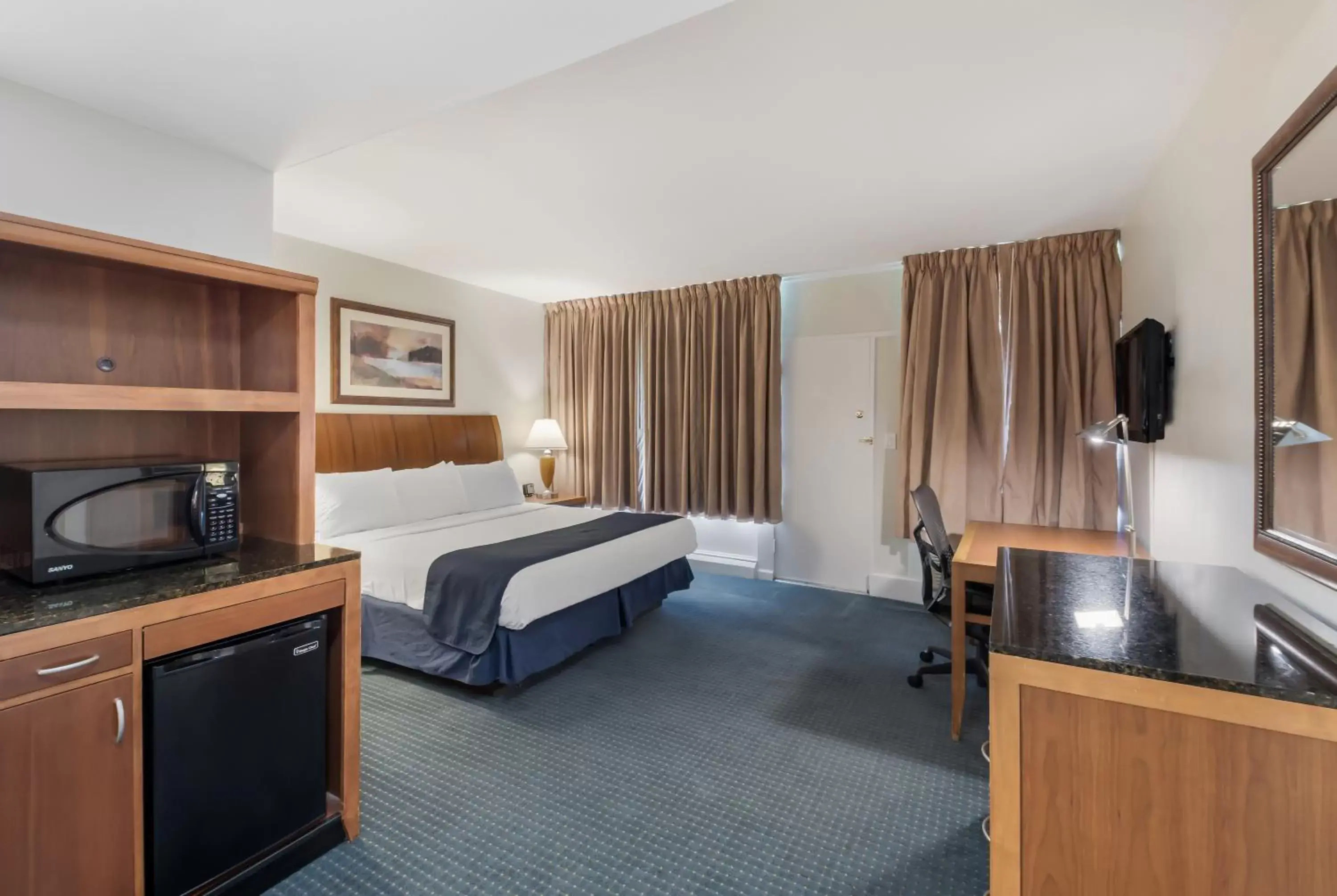 Bedroom, Bed in Americas Best Value Inn-Painted Post Bedroom, Bed in Americas Best Value Inn-Painted Post