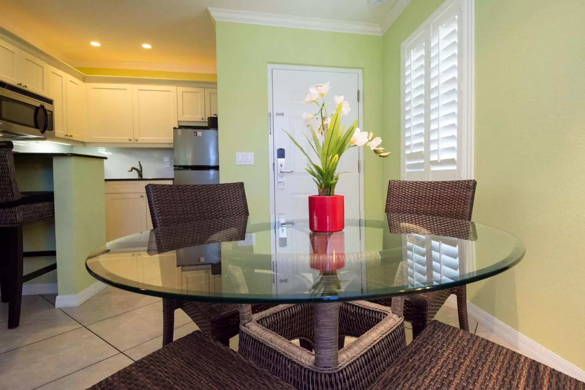 Kitchen or kitchenette, Dining Area in Tropical Beach Resorts - Sarasota