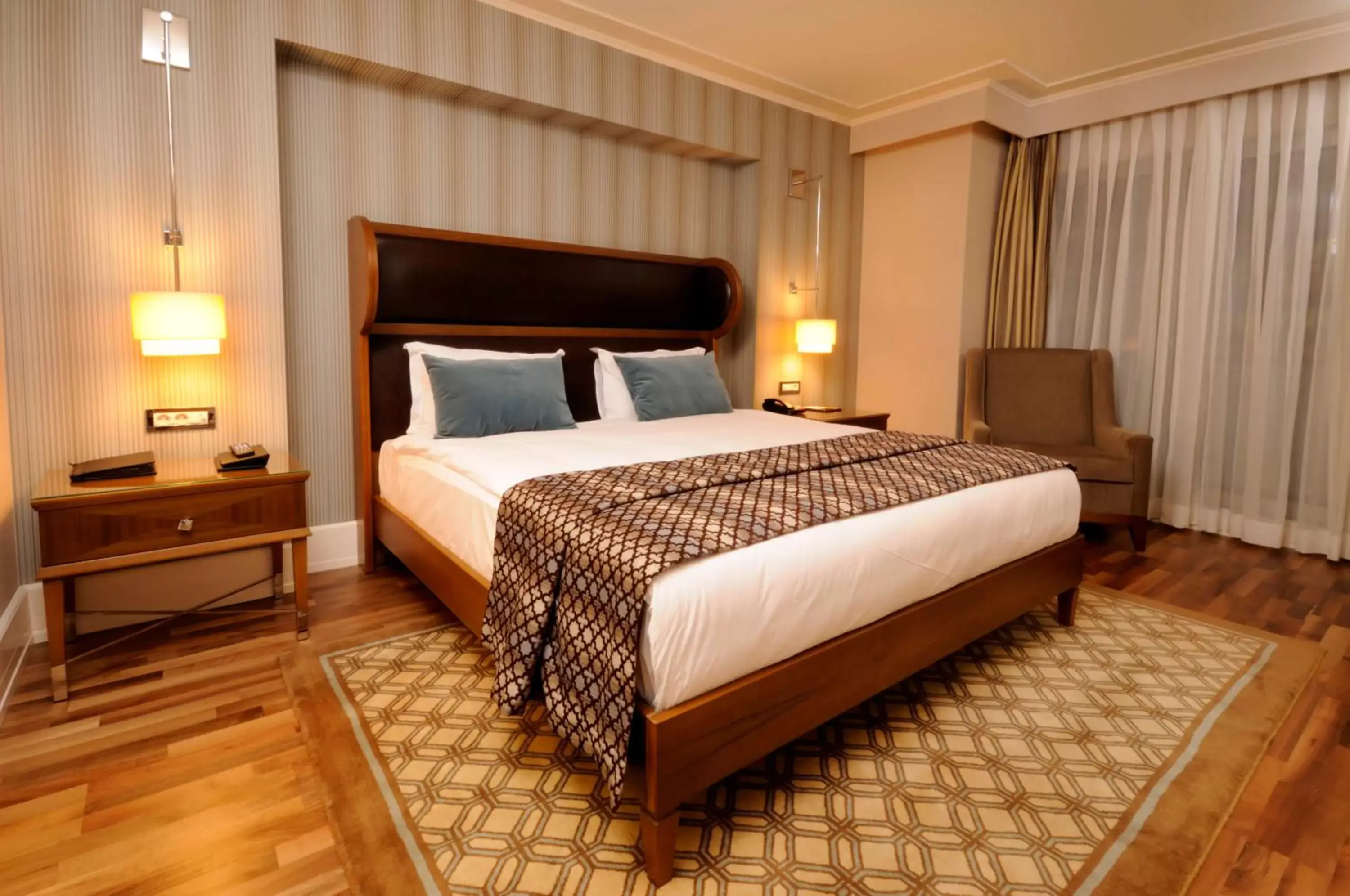 Photo of the whole room, Bed in Titanic City Taksim