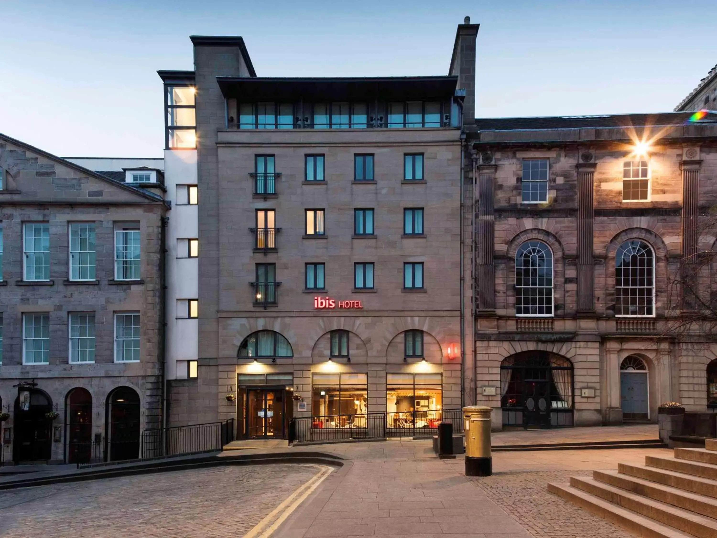 Property Building in ibis Edinburgh Centre Royal Mile – Hunter Square