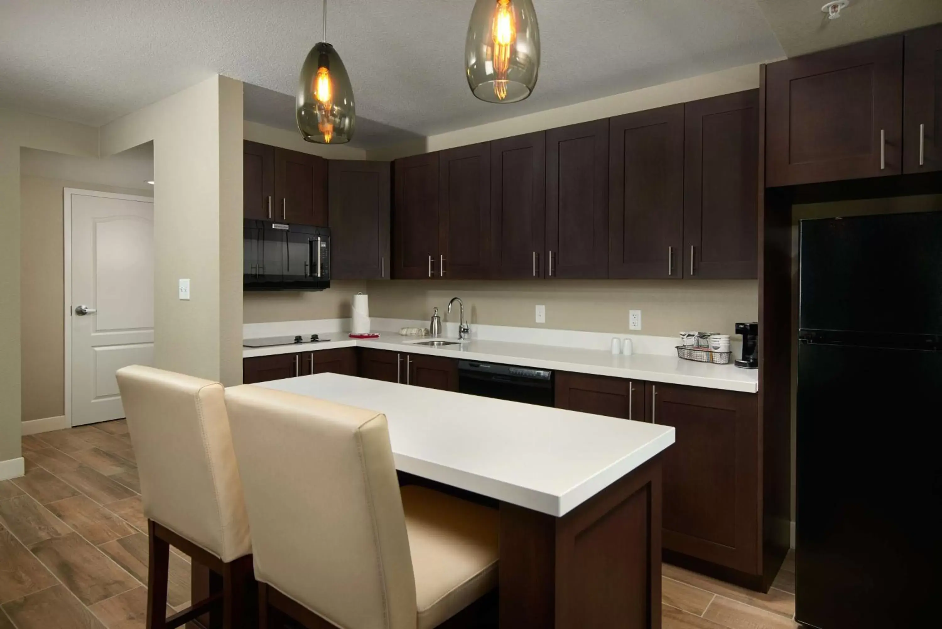 Kitchen or kitchenette, Kitchen/Kitchenette in Hampton Inn & Suites Scottsdale On Shea Blvd