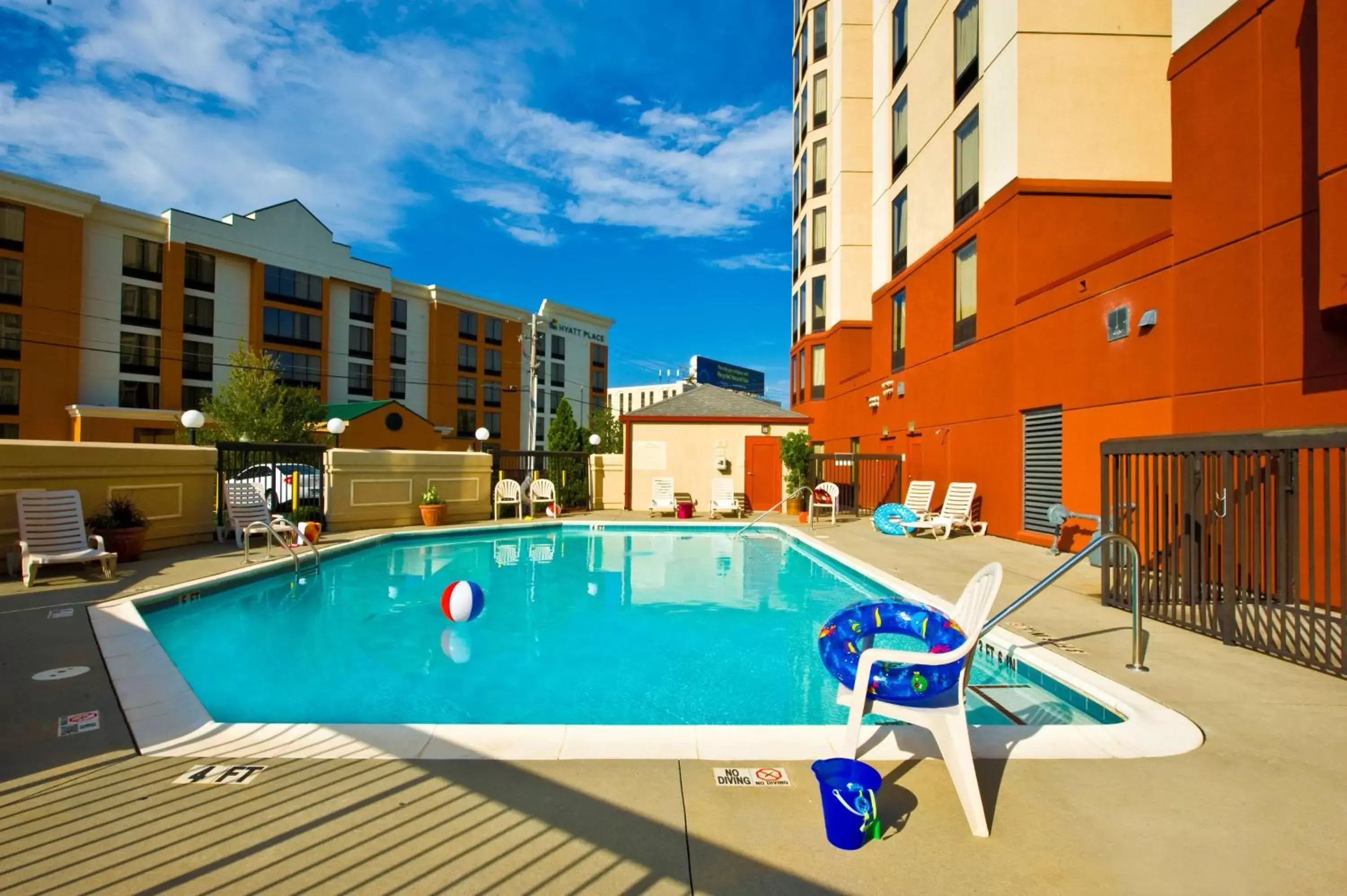 Property building, Swimming Pool in Hampton Inn & Suites-Atlanta Airport North-I-85