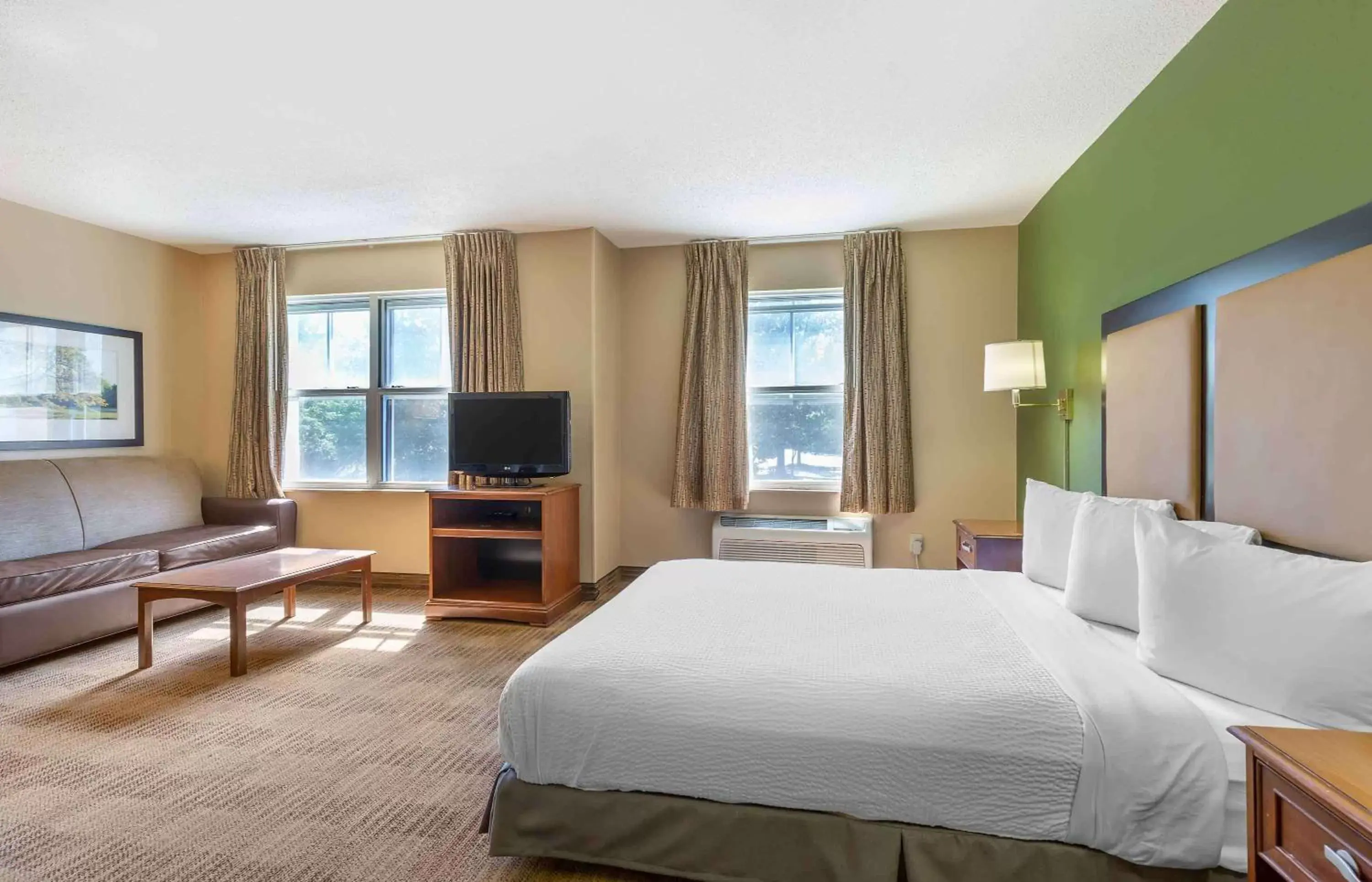 Bedroom in Extended Stay America Suites - Washington, D.C. - Gaithersburg - South