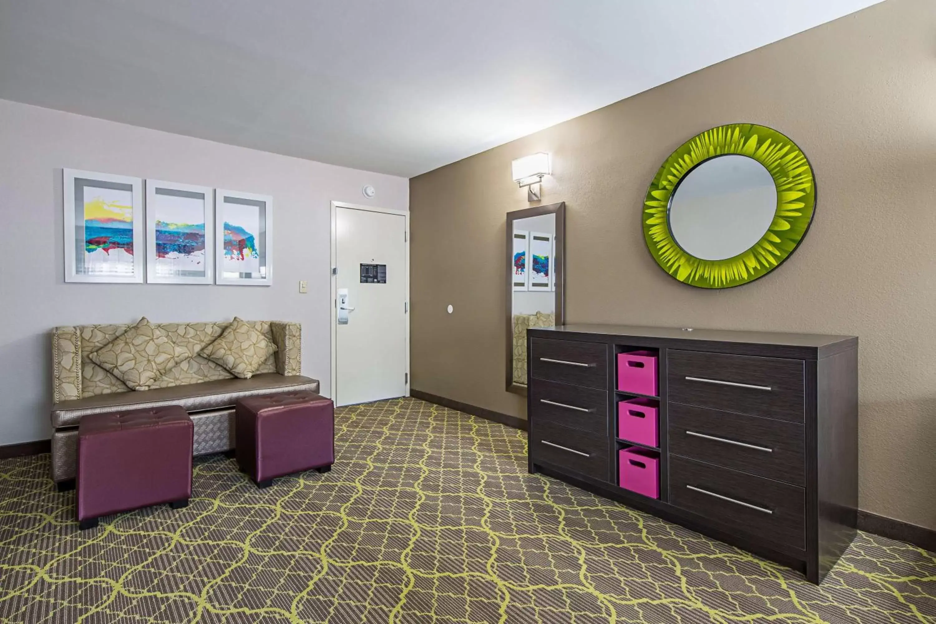 Photo of the whole room, Seating Area in Best Western Plus Clemson Hotel & Conference Center