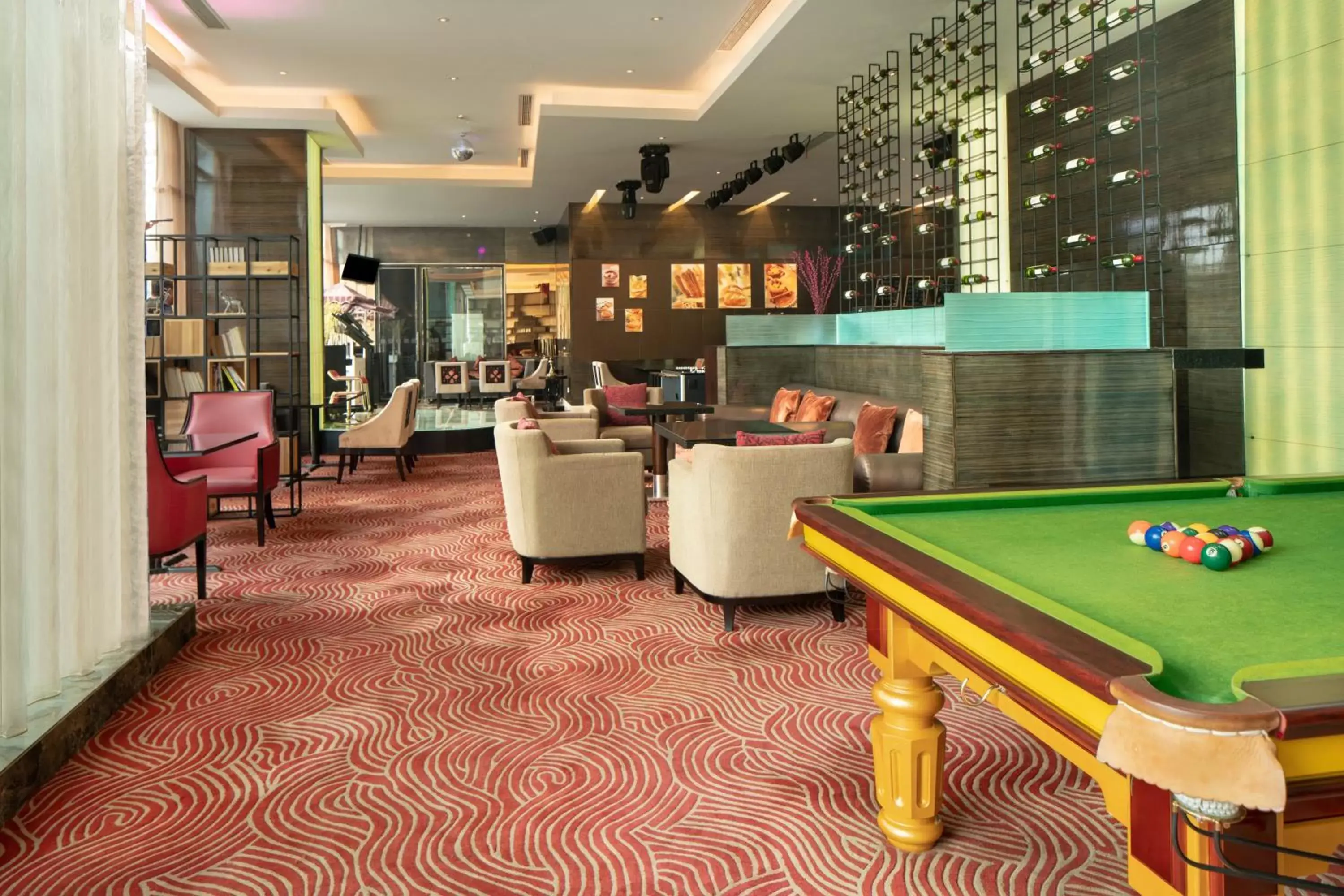 Lounge or bar, Billiards in Holiday Inn Nanchang Riverside, an IHG Hotel