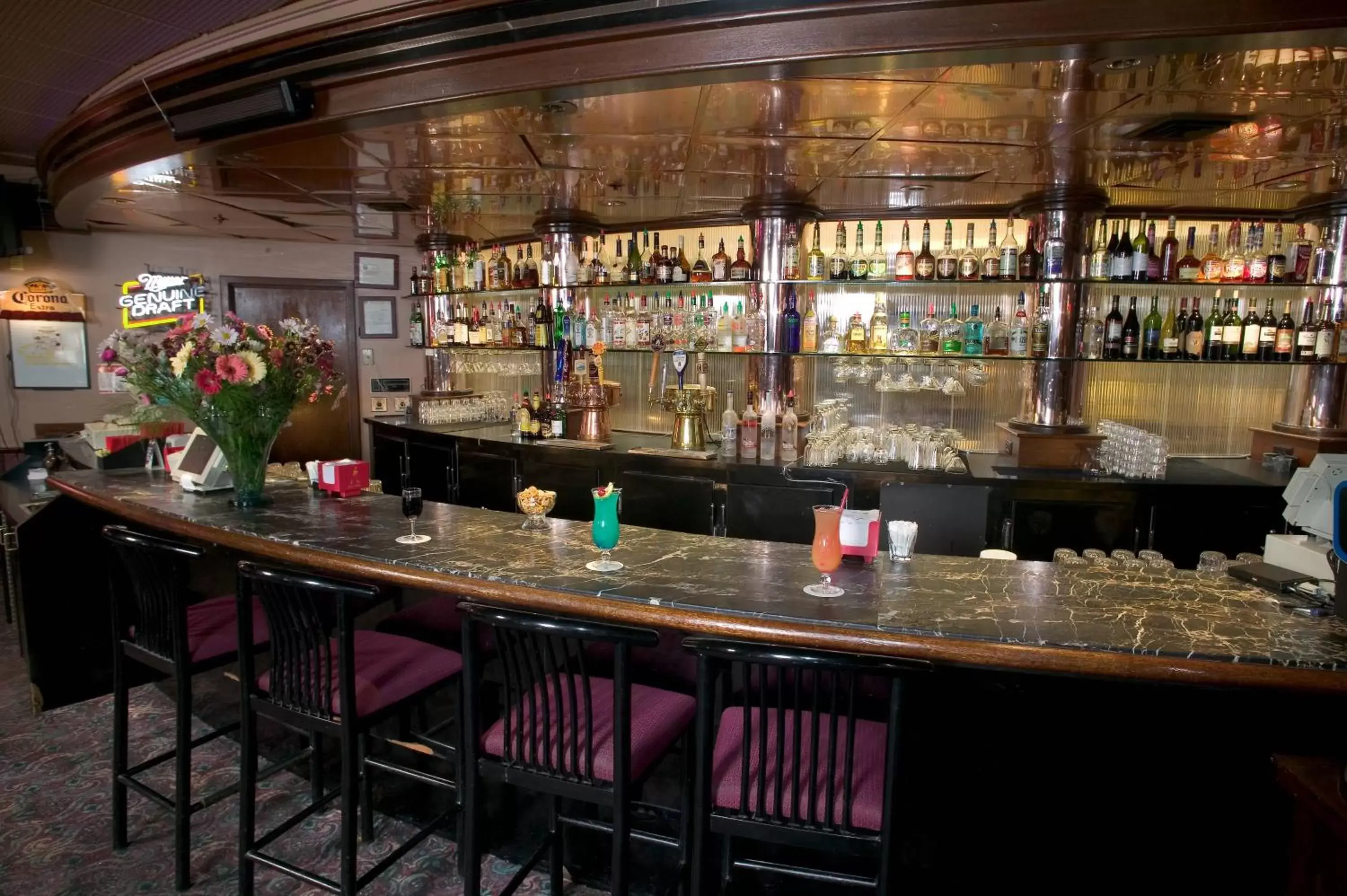 Lounge or bar, Lounge/Bar in Red Lion Hotel Yakima Center