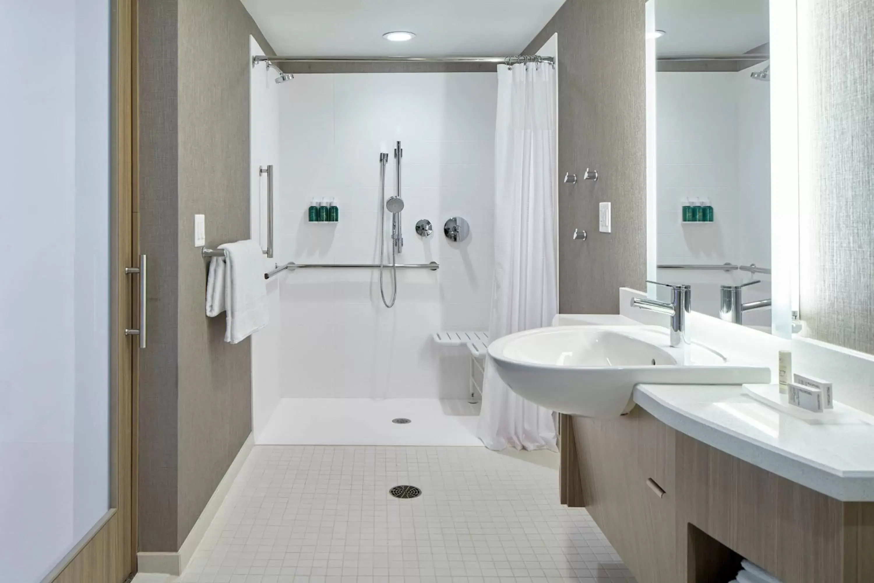 Bathroom in SpringHill Suites by Marriott Columbus Dublin