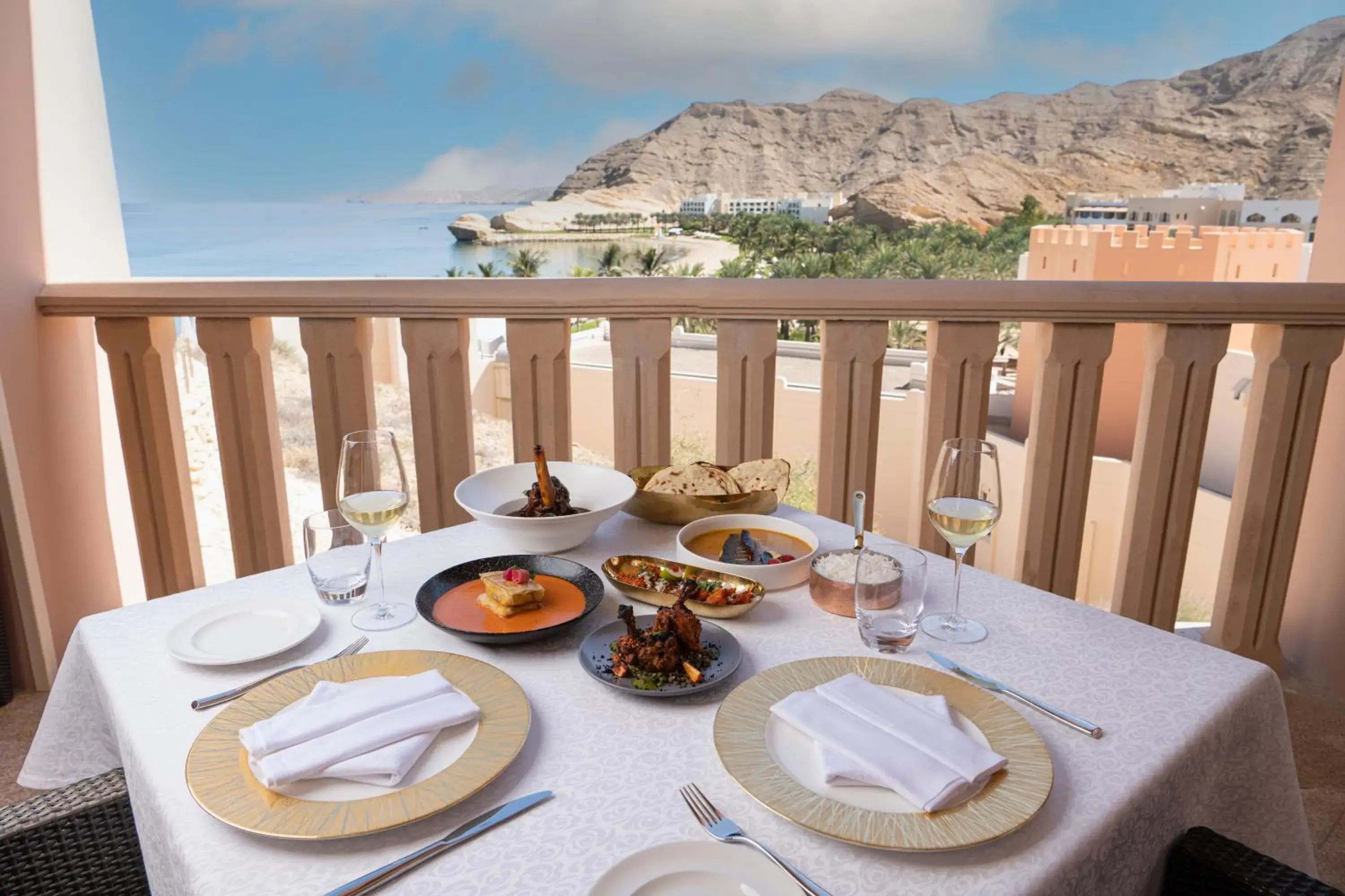 Restaurant/places to eat in Shangri-La Al Husn Resort & Spa