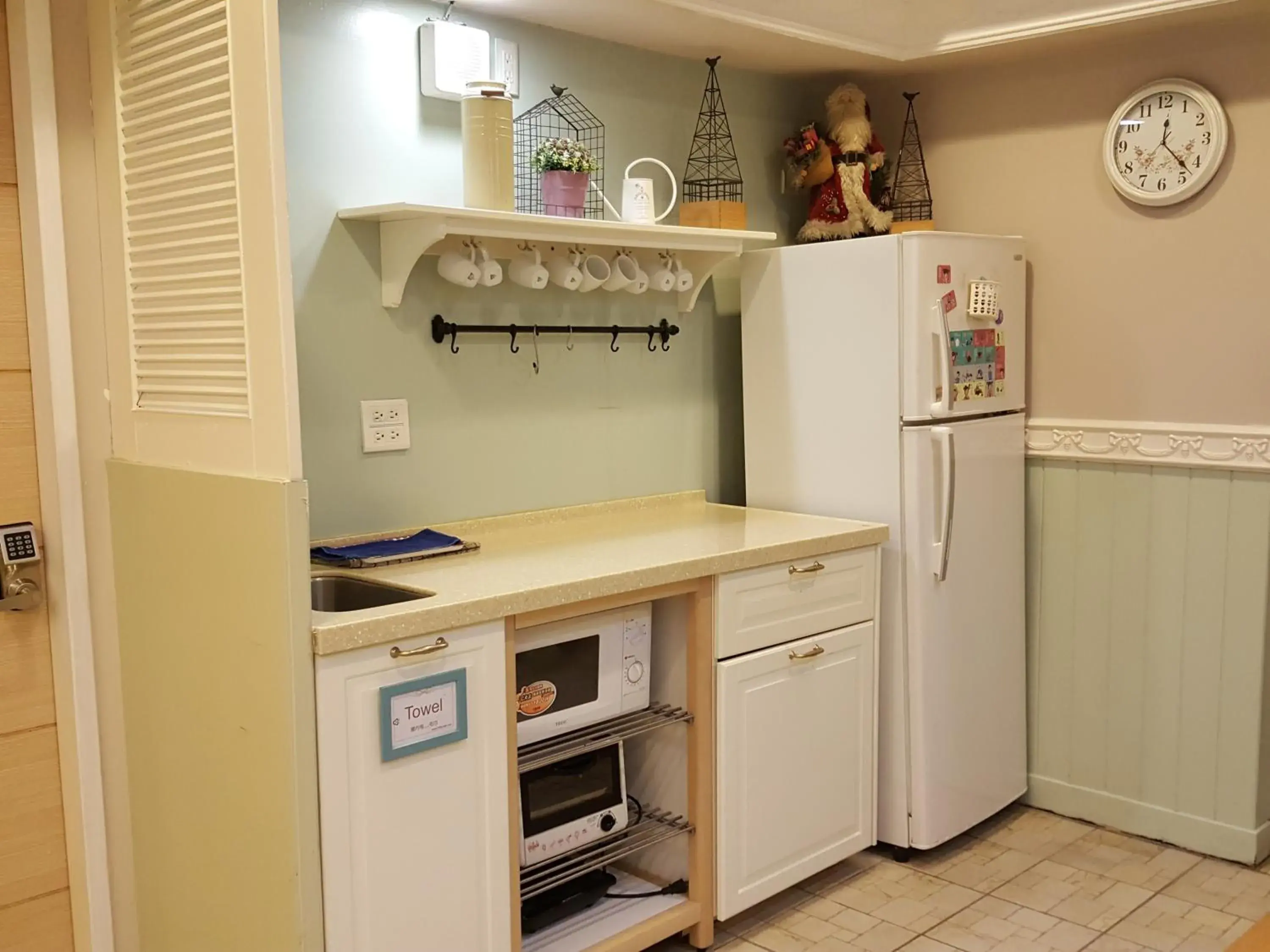 Property building, Kitchen/Kitchenette in TW Capsule Hostel