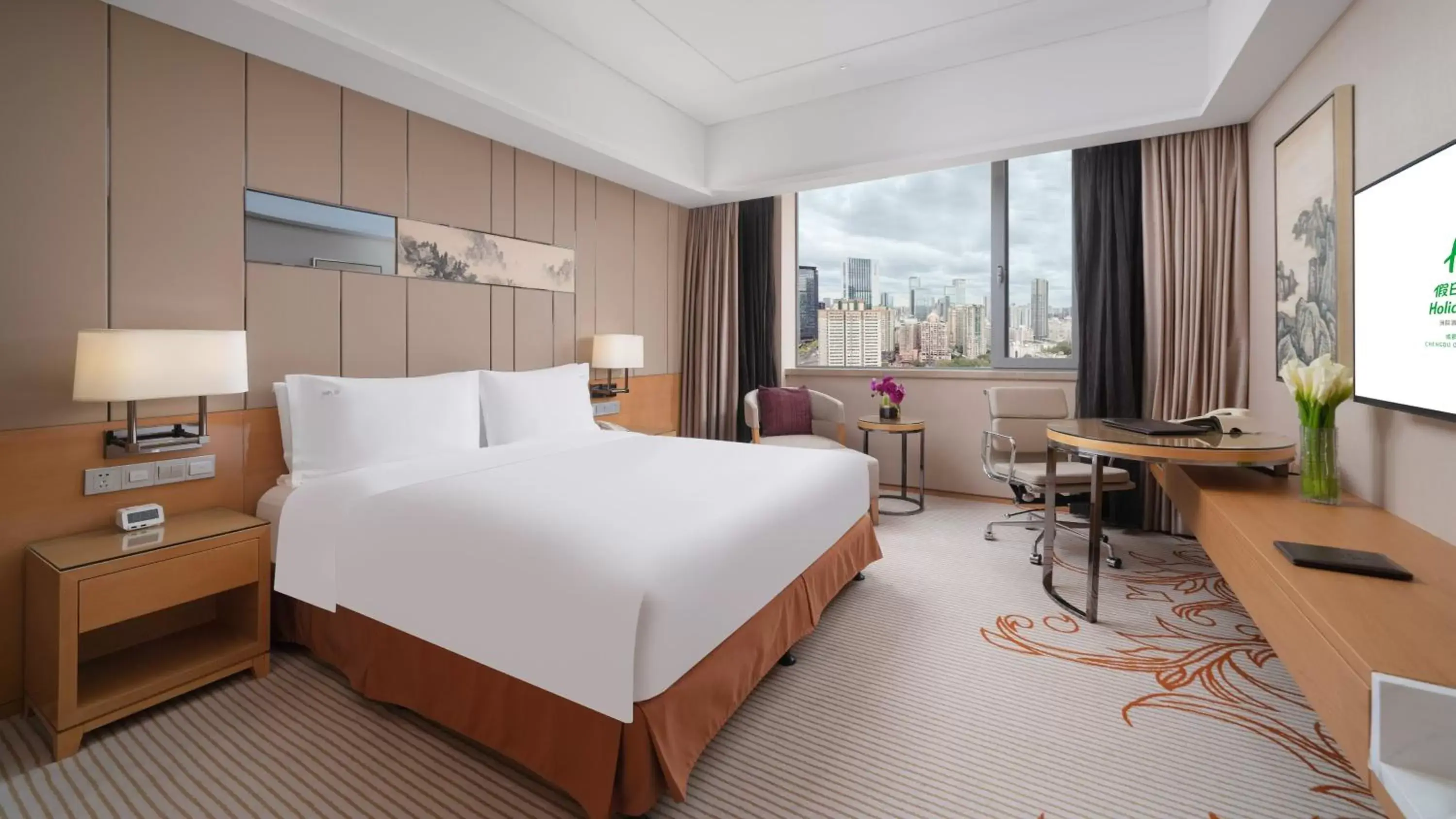 Standard King Room in Holiday Inn Chengdu Oriental Plaza Standard King Room in Holiday Inn Chengdu Oriental Plaza