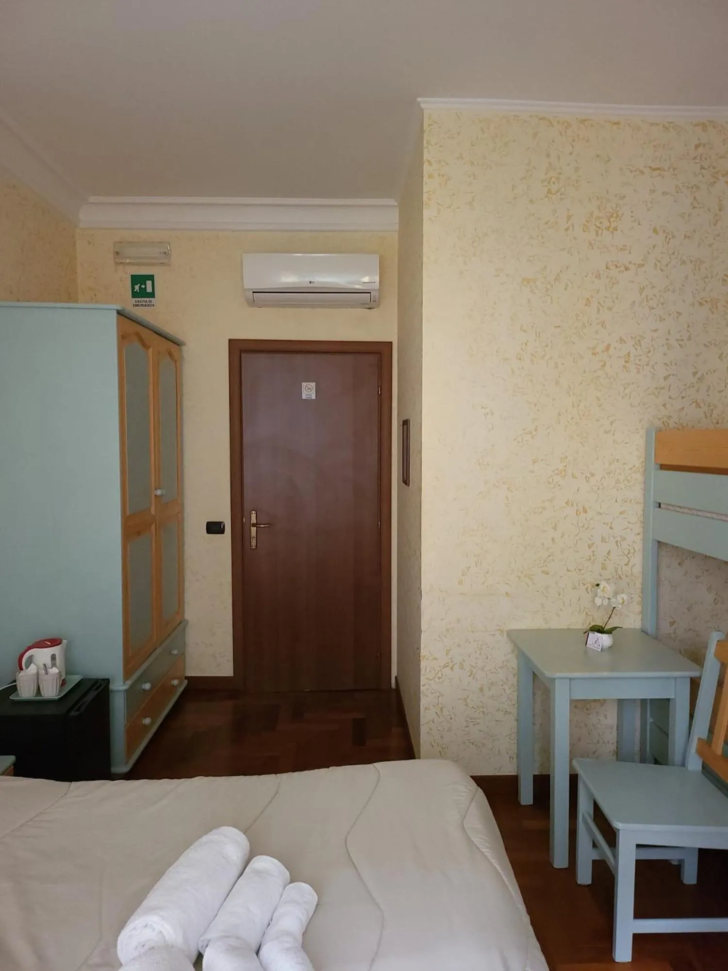 Bed in St. Peter's Rooms Rome