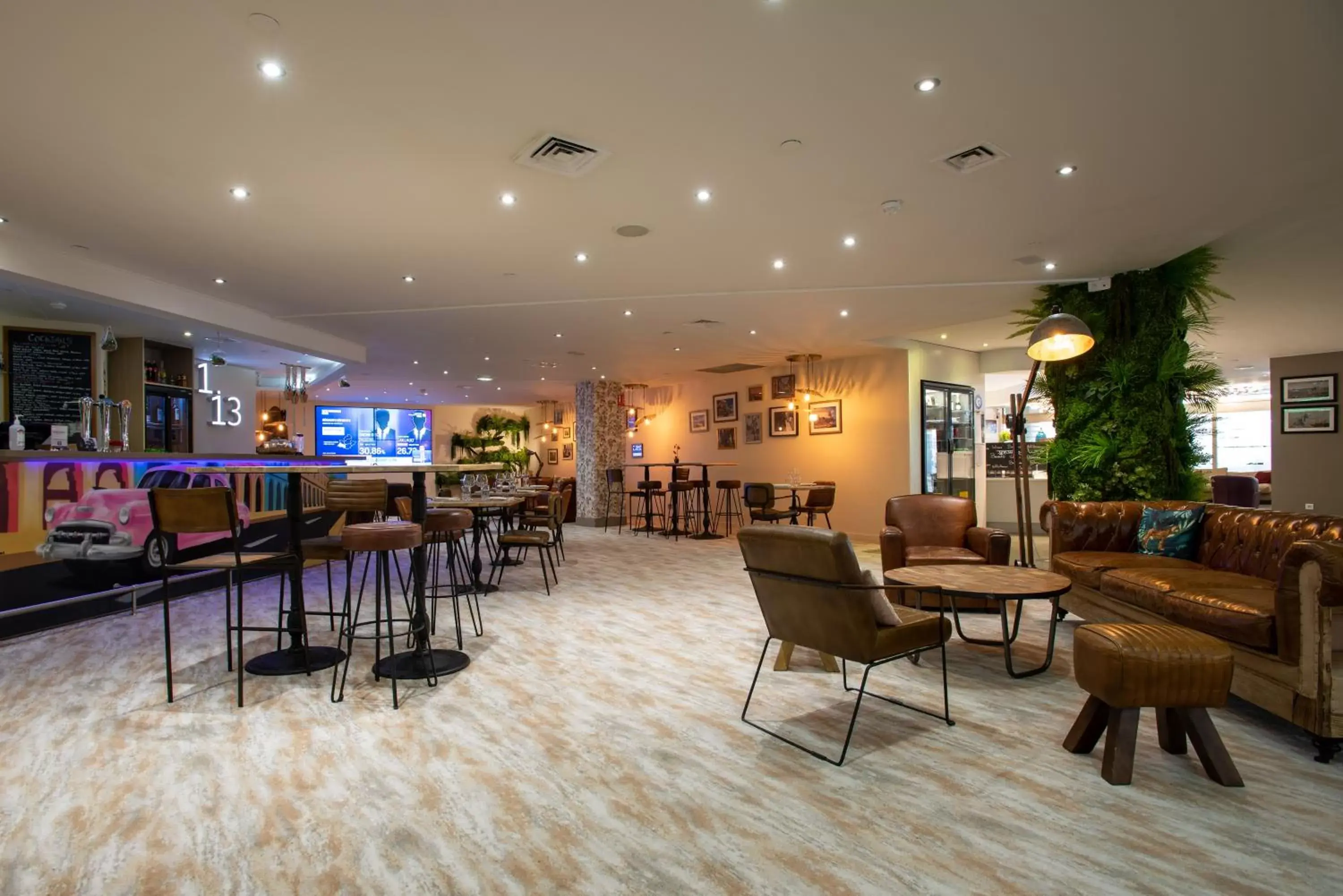 Lounge or bar, Restaurant/Places to Eat in Mercure Marseille Centre Vieux Port