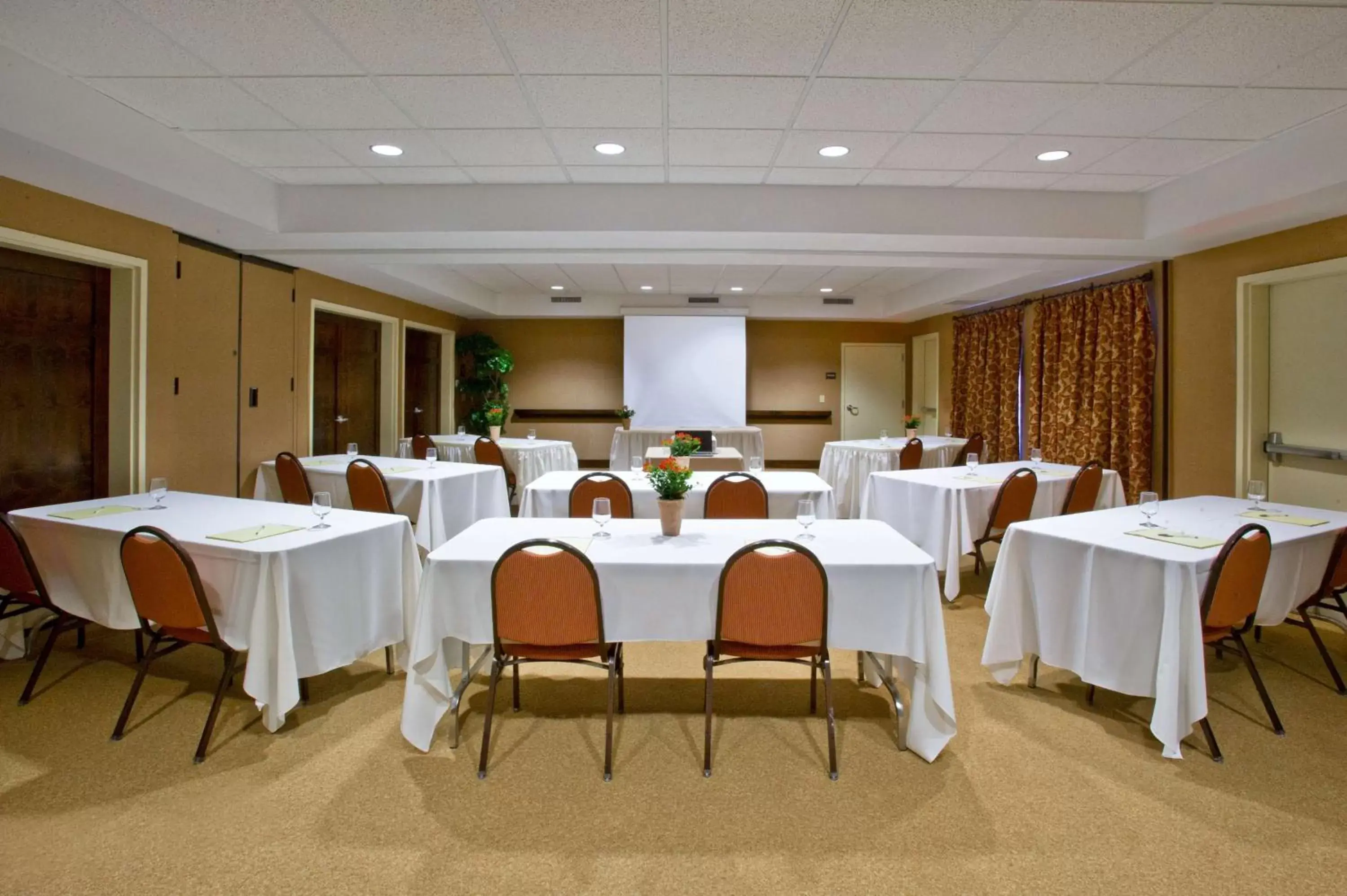 Meeting/conference room in Hampton Inn & Suites Tahoe-Truckee