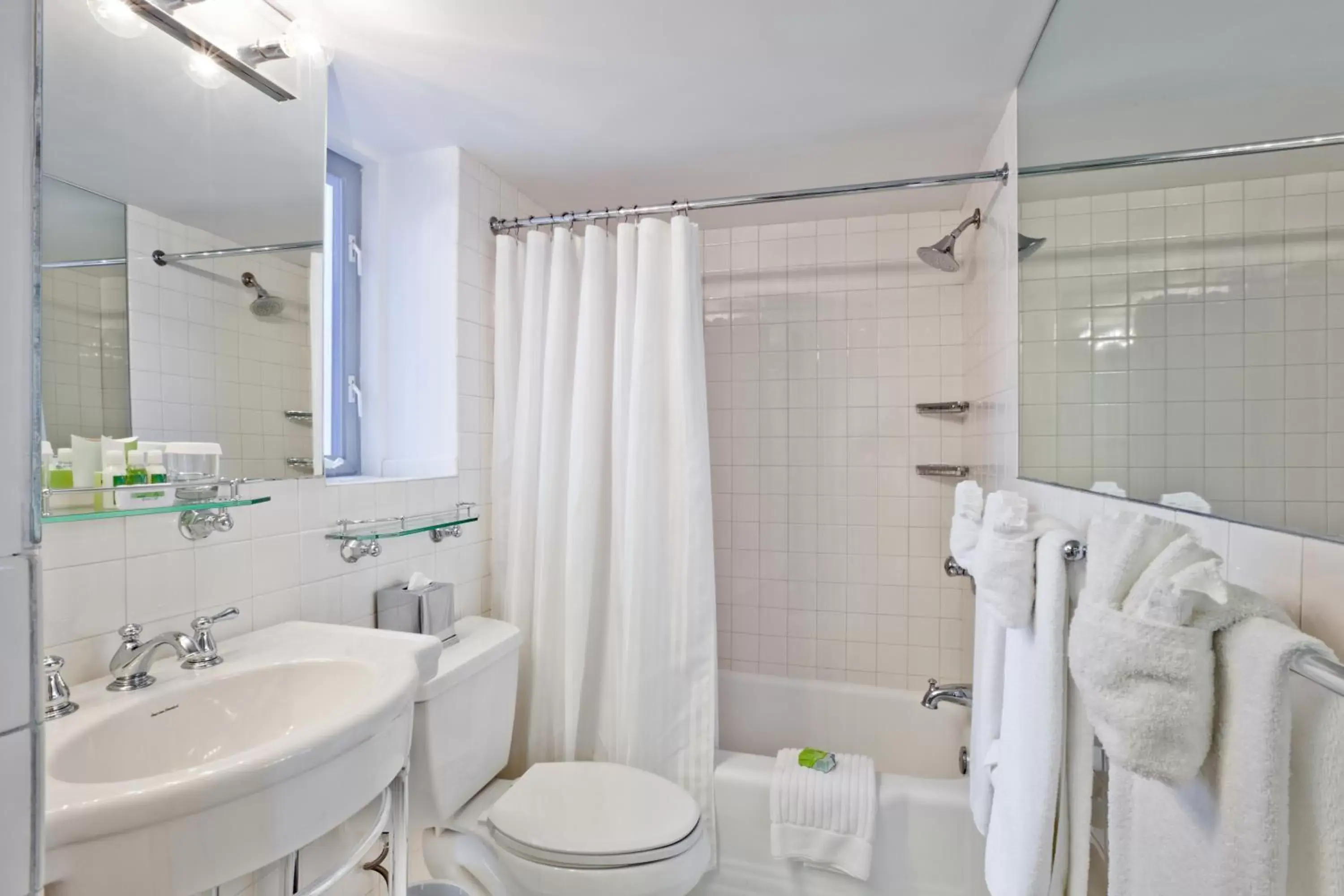 Deluxe 2 Queens in State Plaza Hotel Deluxe 2 Queens in State Plaza Hotel