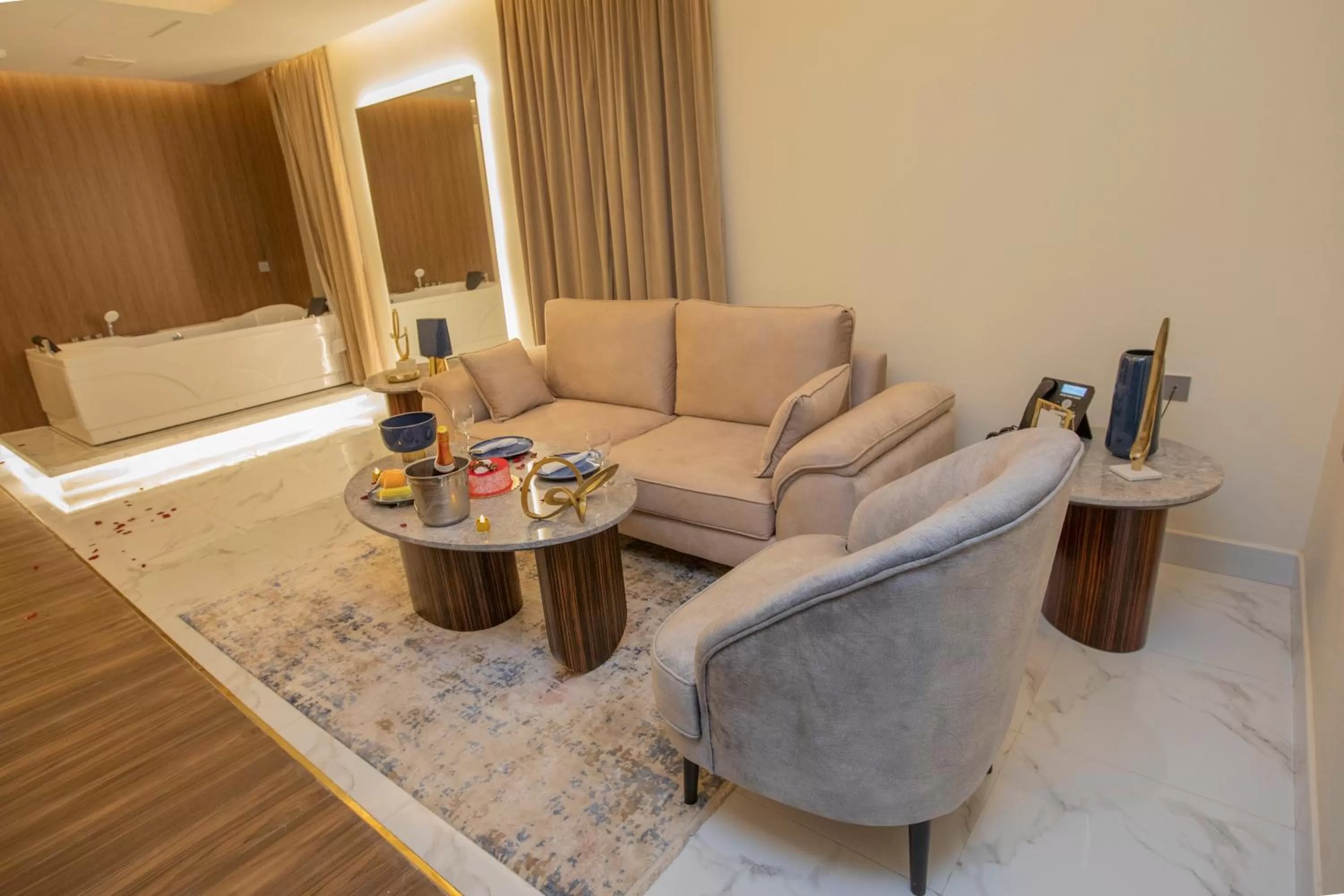 Luxury Night Al Mounisea