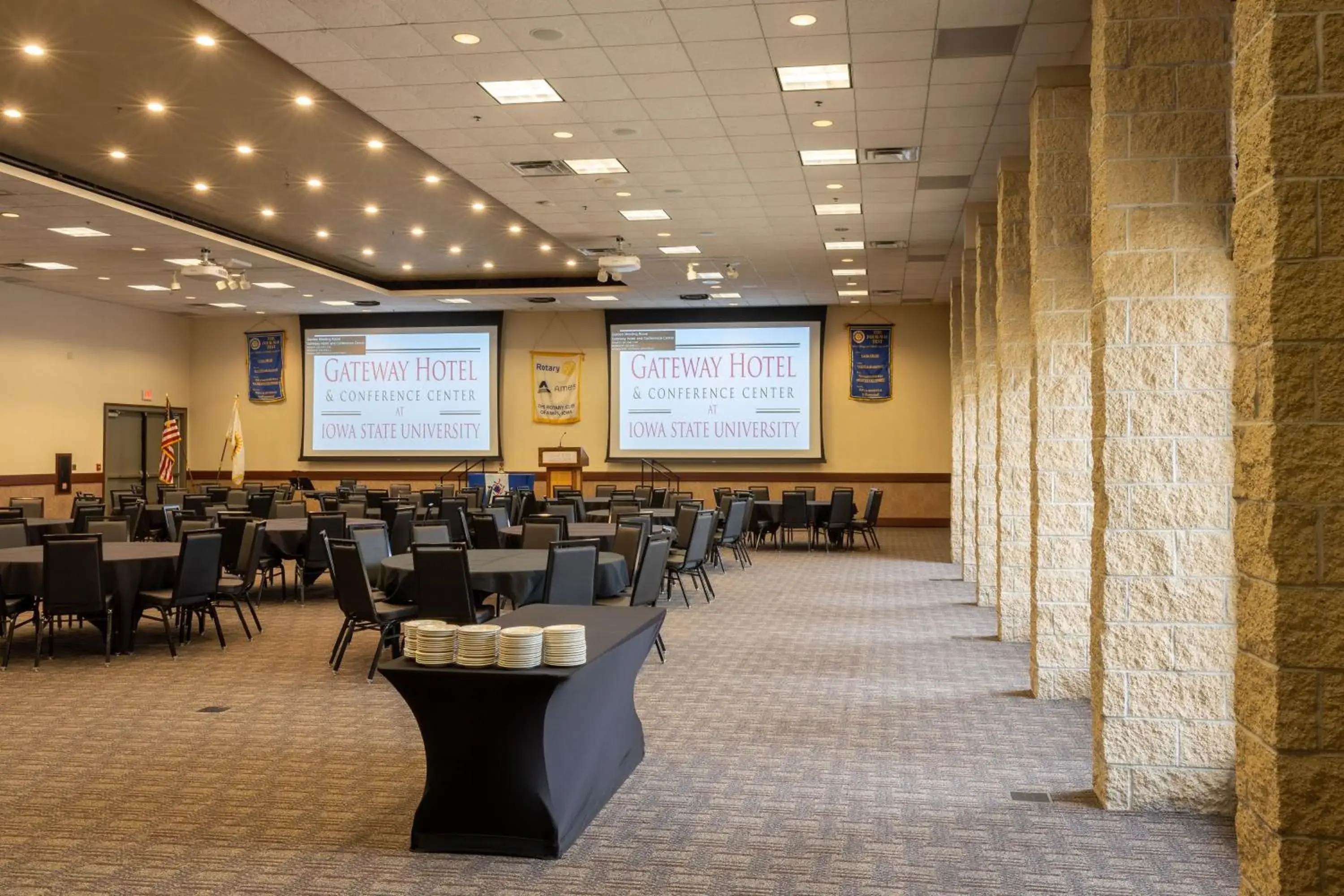 Meeting/conference room in Gateway Hotel and Conference Center