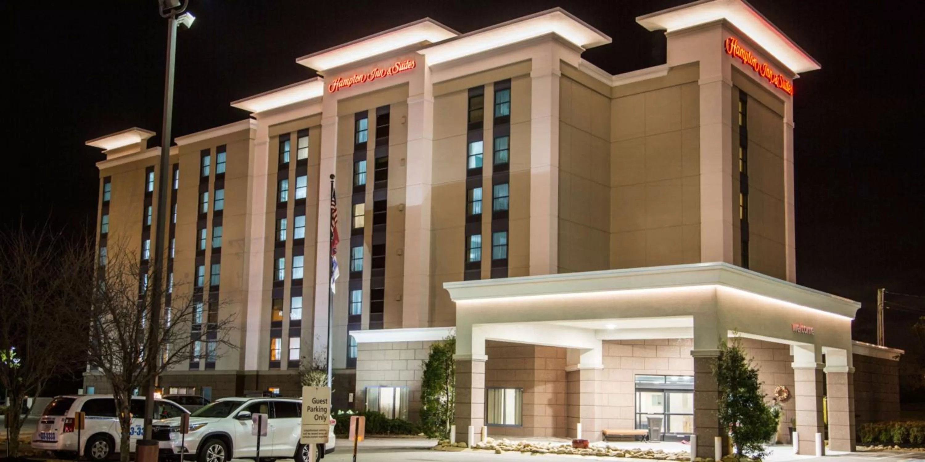 Property building in Hampton Inn & Suites Nashville-Airport