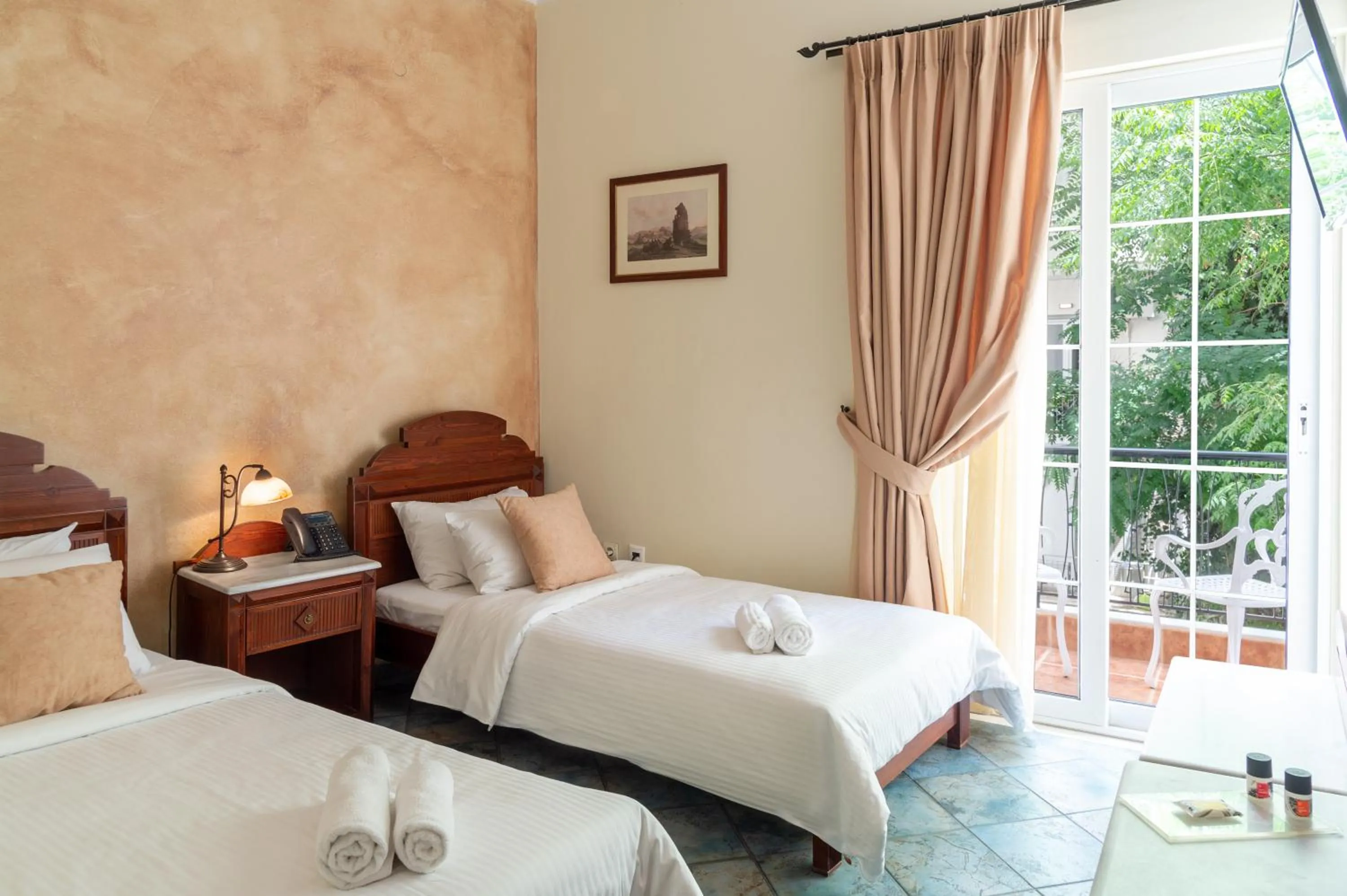 Balcony/Terrace, Bed in Marble House